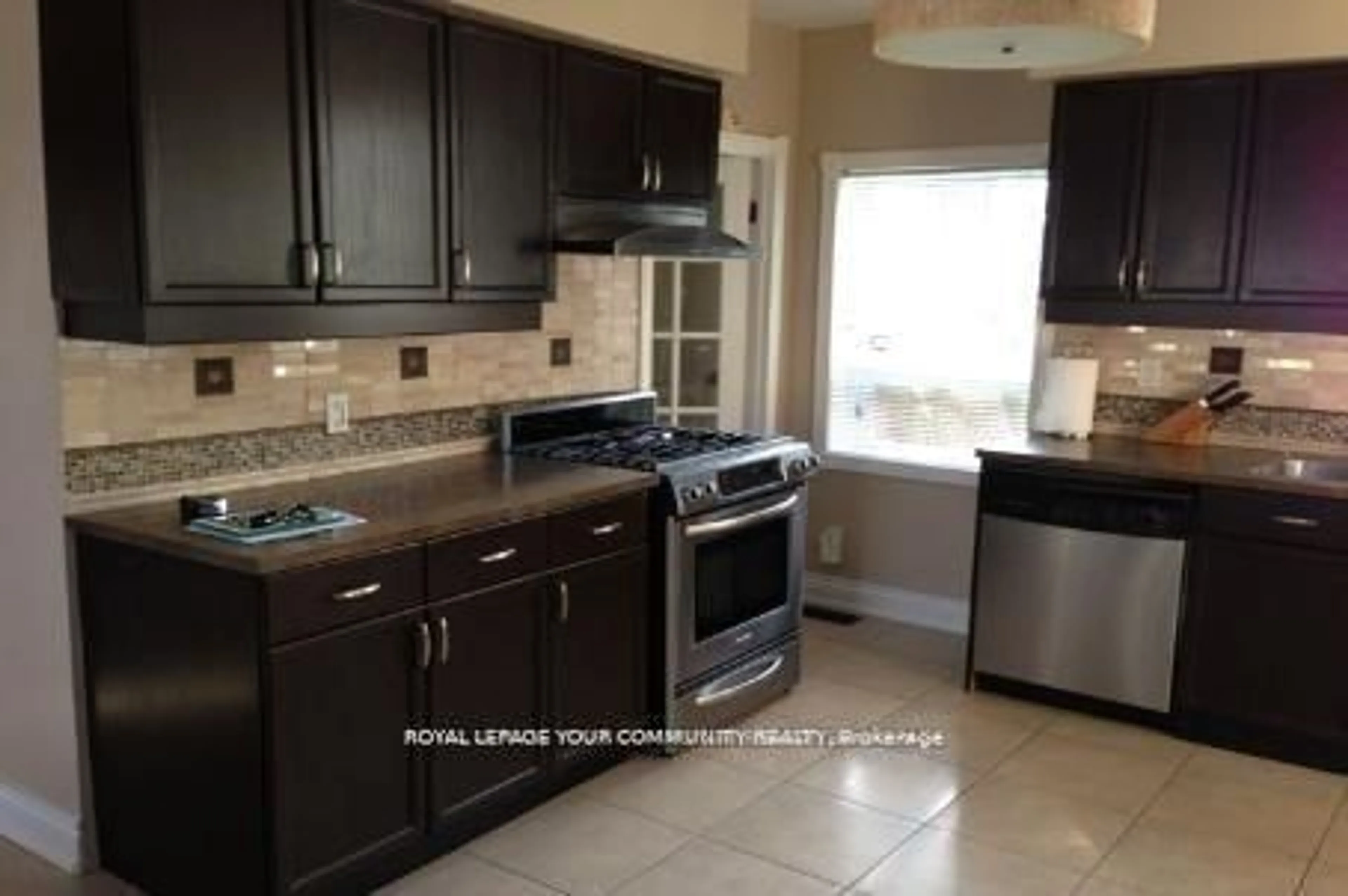 Standard kitchen, ceramic/tile floor for 94 Elgin Mills Rd, Richmond Hill Ontario L4C 4M2
