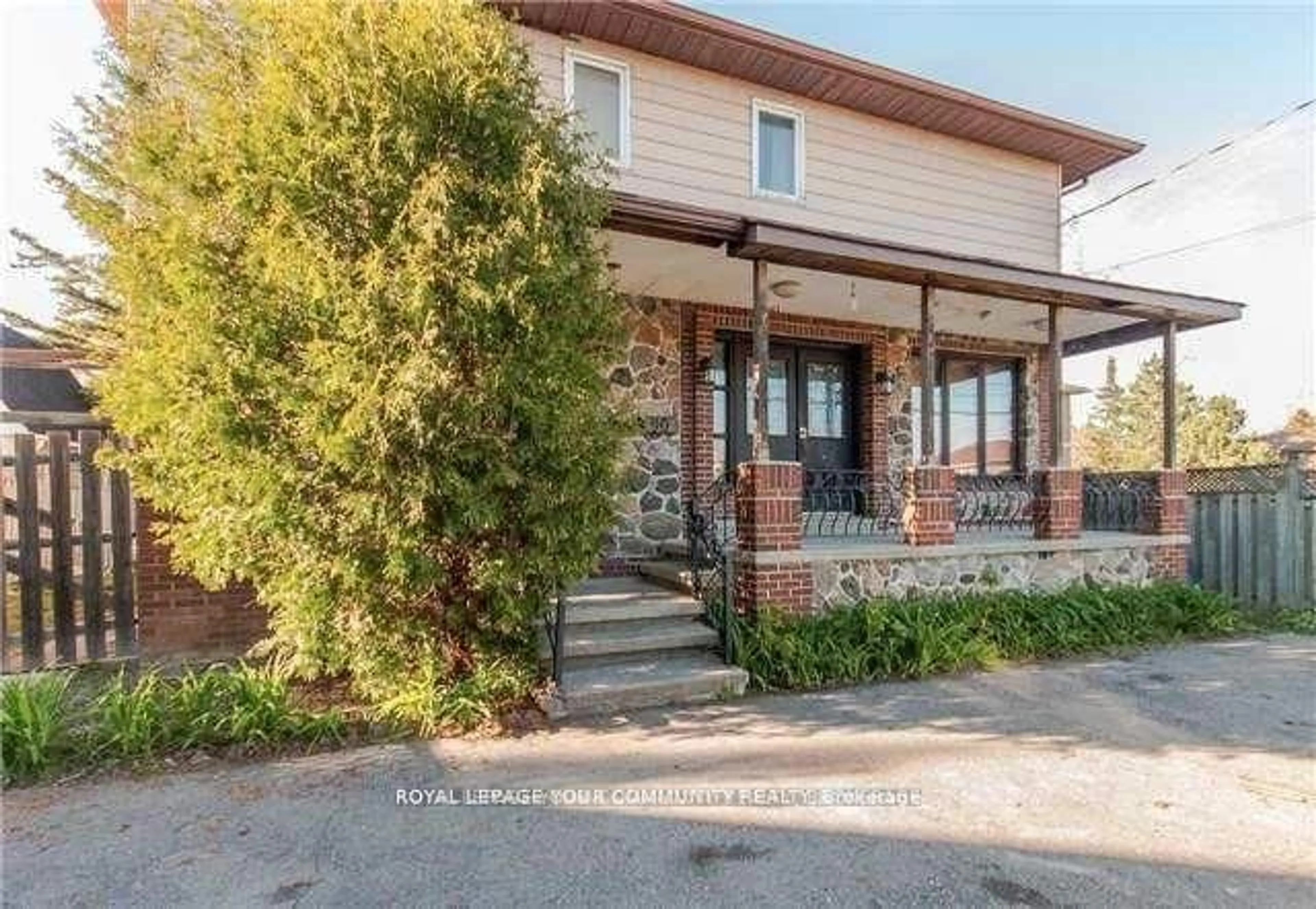 Home with brick exterior material, street for 90 Elgin Mills Rd, Richmond Hill Ontario L4C 4M2