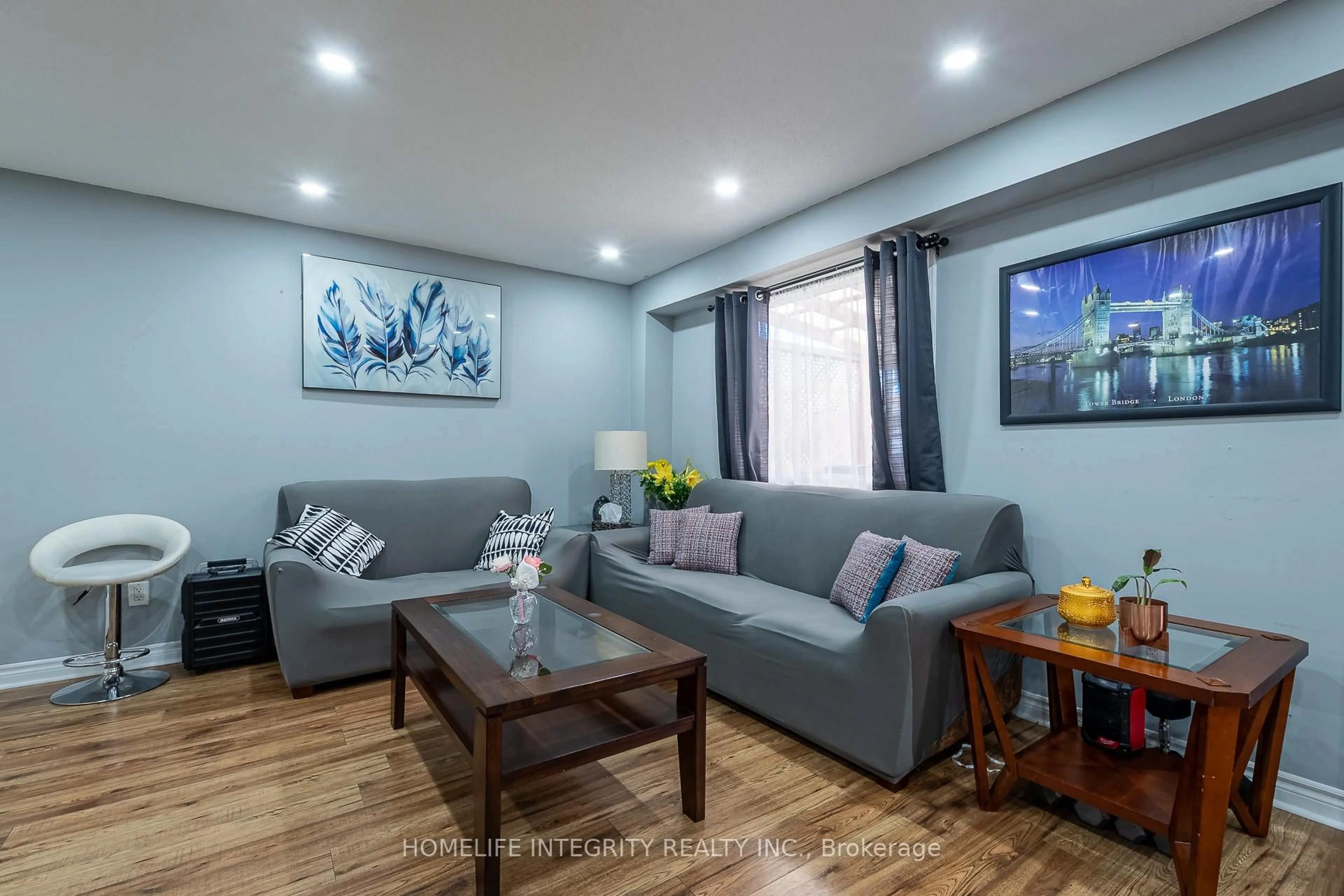 Living room with furniture, wood/laminate floor for 115 Beattie Ave, New Tecumseth Ontario L9R 1C3