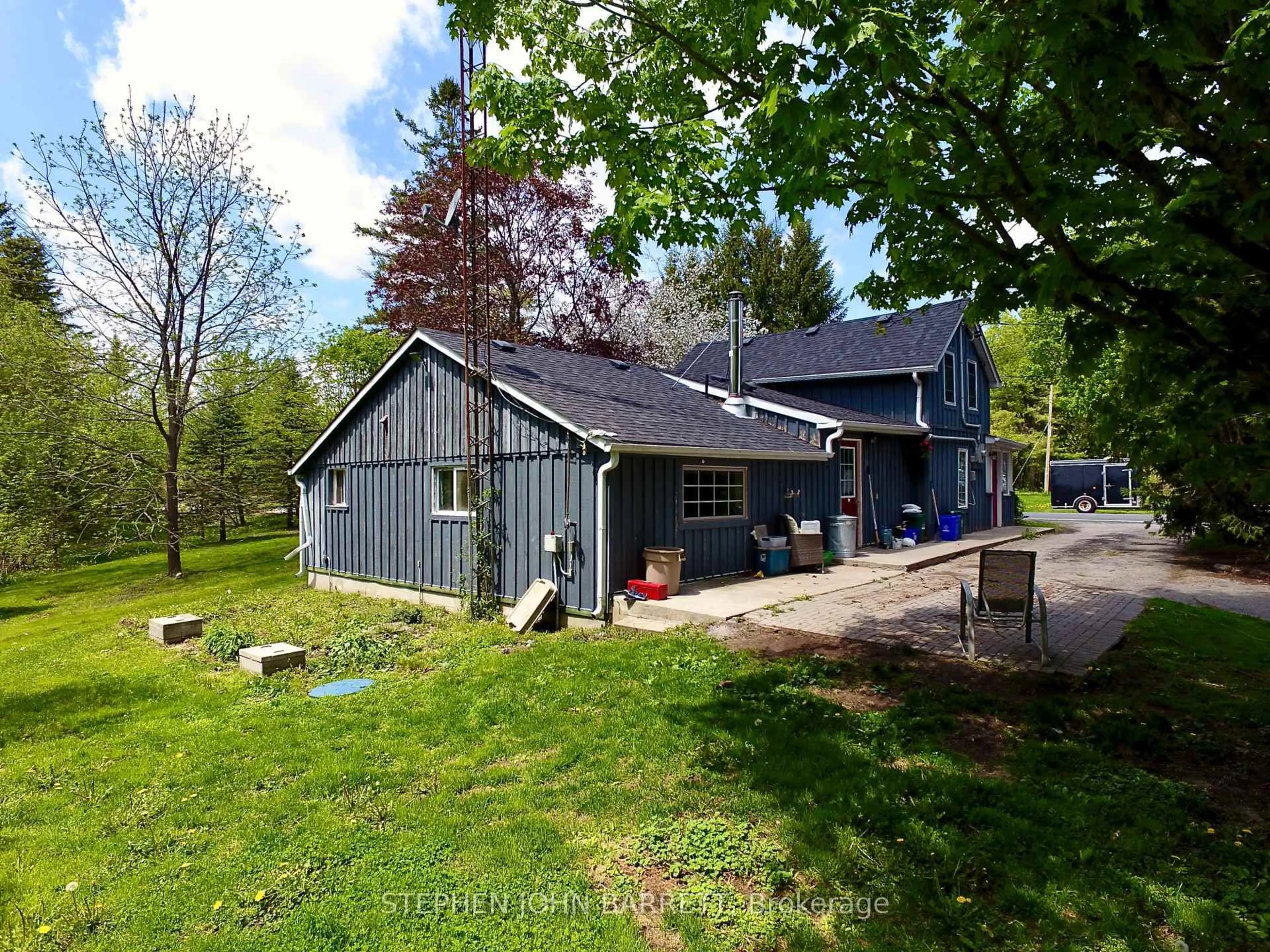 A pic from outside/outdoor area/front of a property/back of a property/a pic from drone, unknown for 9973 Old Homestead Rd, Georgina Ontario L0E 1N0