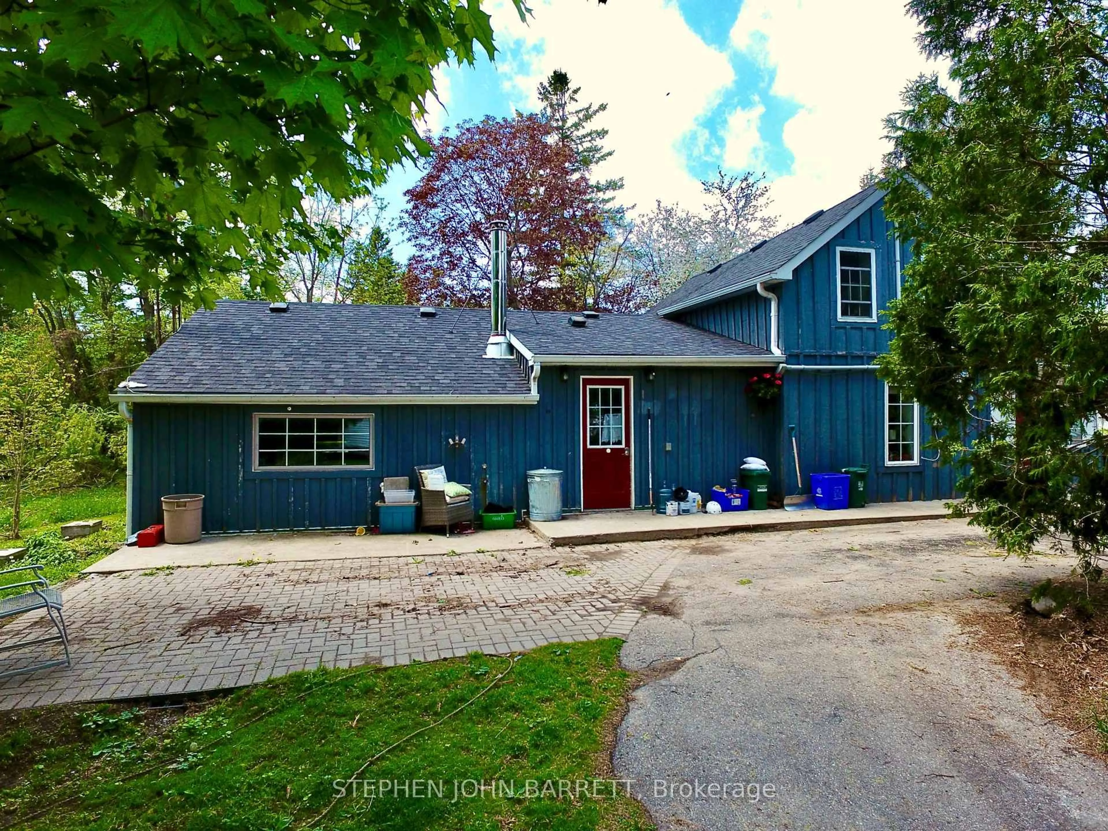 A pic from outside/outdoor area/front of a property/back of a property/a pic from drone, street for 9973 Old Homestead Rd, Georgina Ontario L0E 1N0
