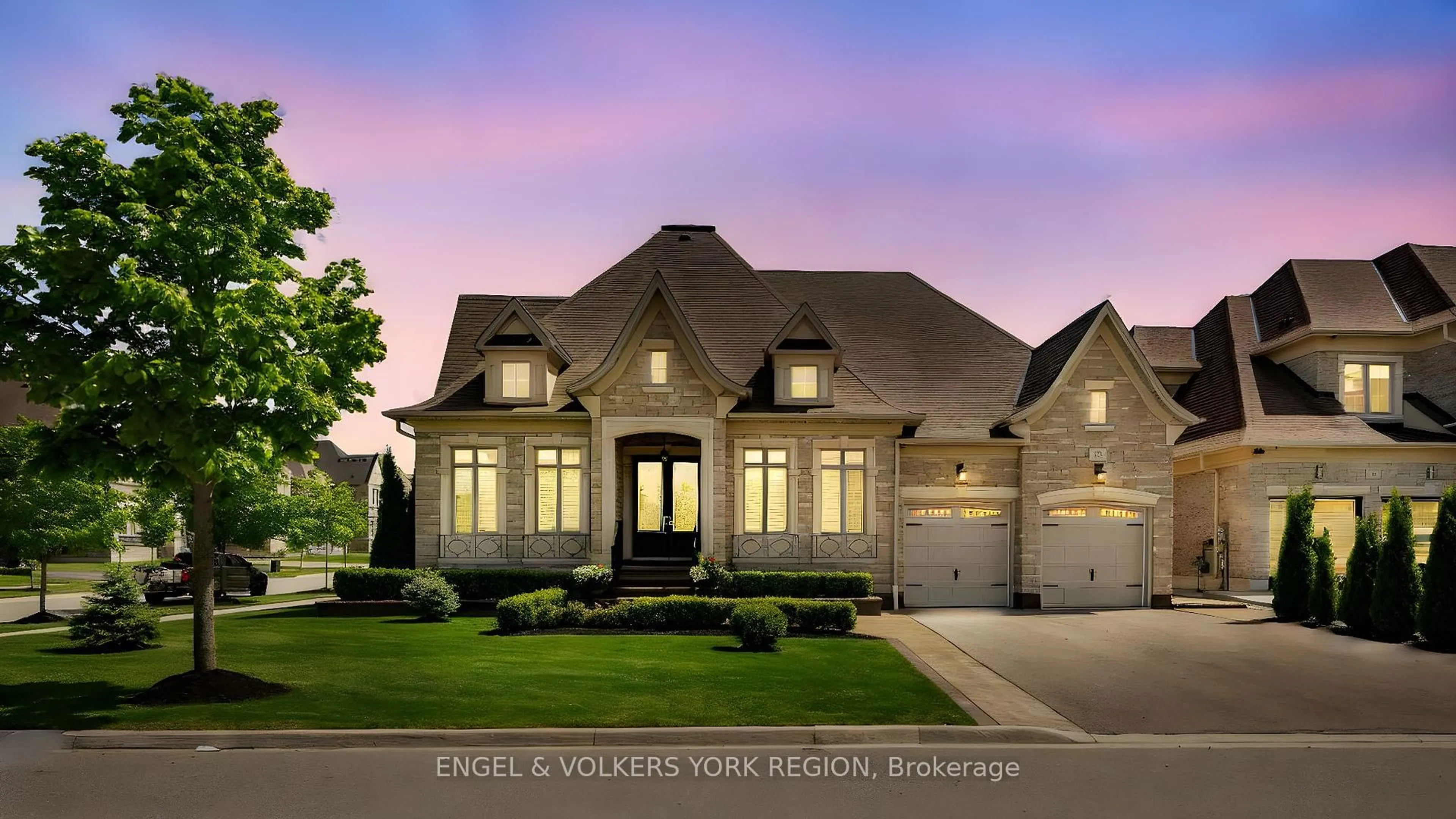 Home with brick exterior material, street for 43 James Stokes Crt, King Ontario L7B 0M8