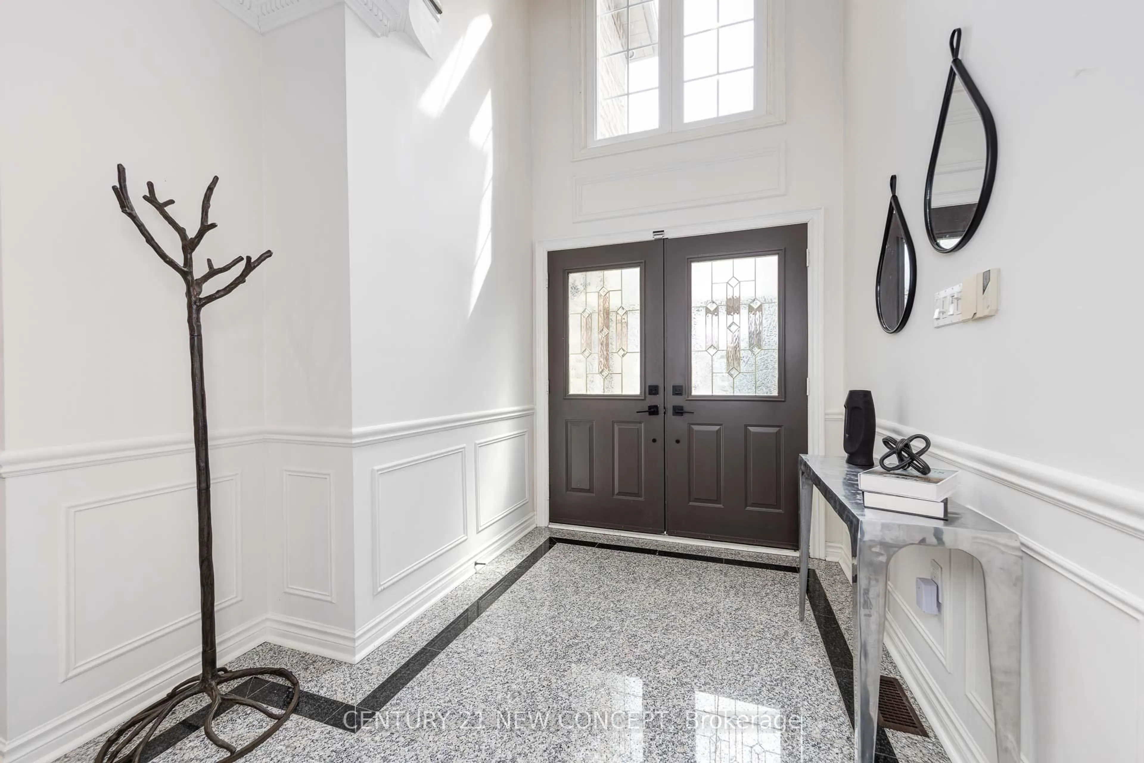 Indoor entryway for 10 Headford Ave, Richmond Hill Ontario L4B 3V7