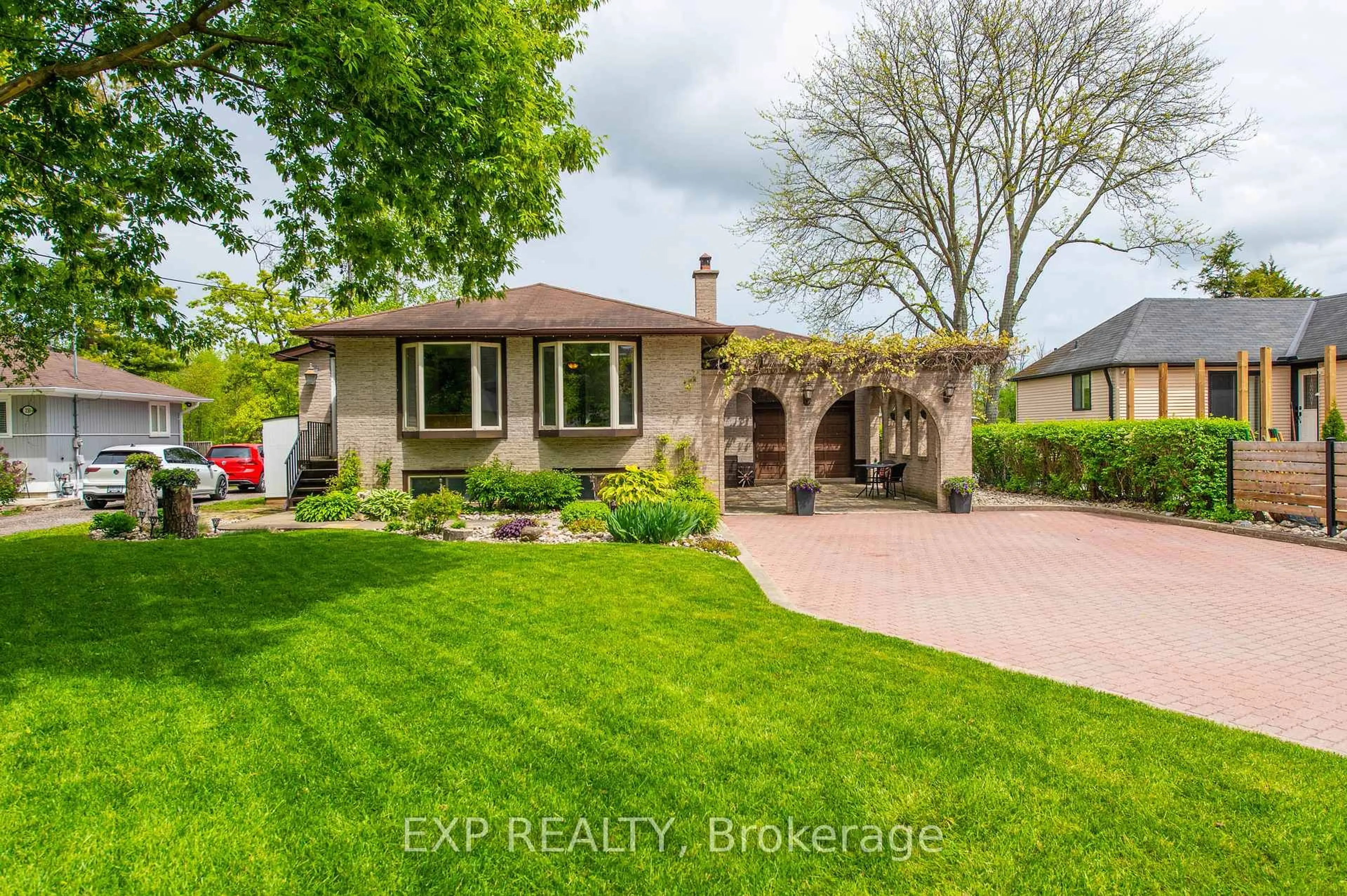 Home with brick exterior material, street for 233 Sand Rd, East Gwillimbury Ontario L9N 1K1