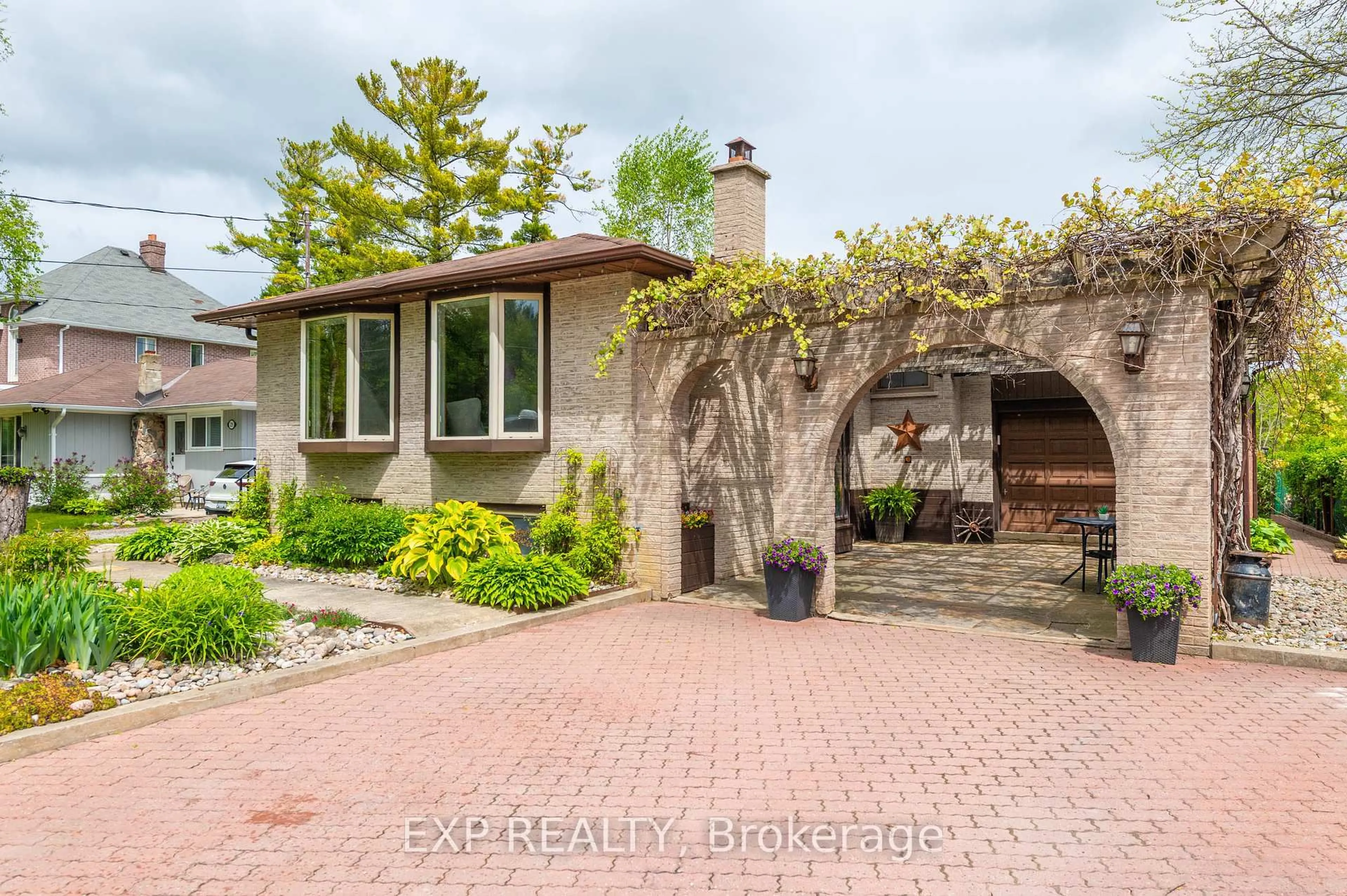 Unknown for 233 Sand Rd, East Gwillimbury Ontario L9N 1K1