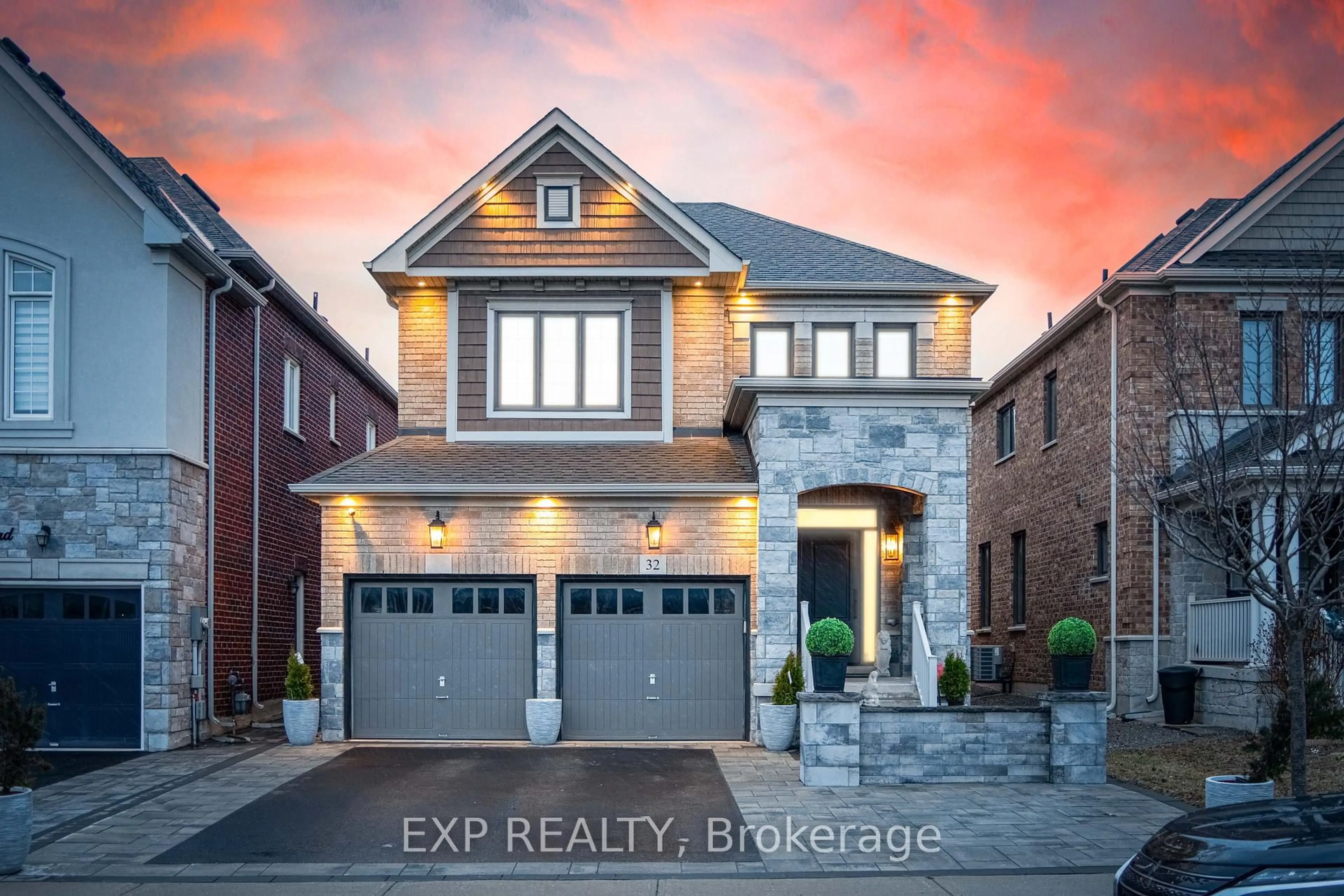 Home with brick exterior material, street for 32 Deer Pass Rd, East Gwillimbury Ontario L9N 0S5