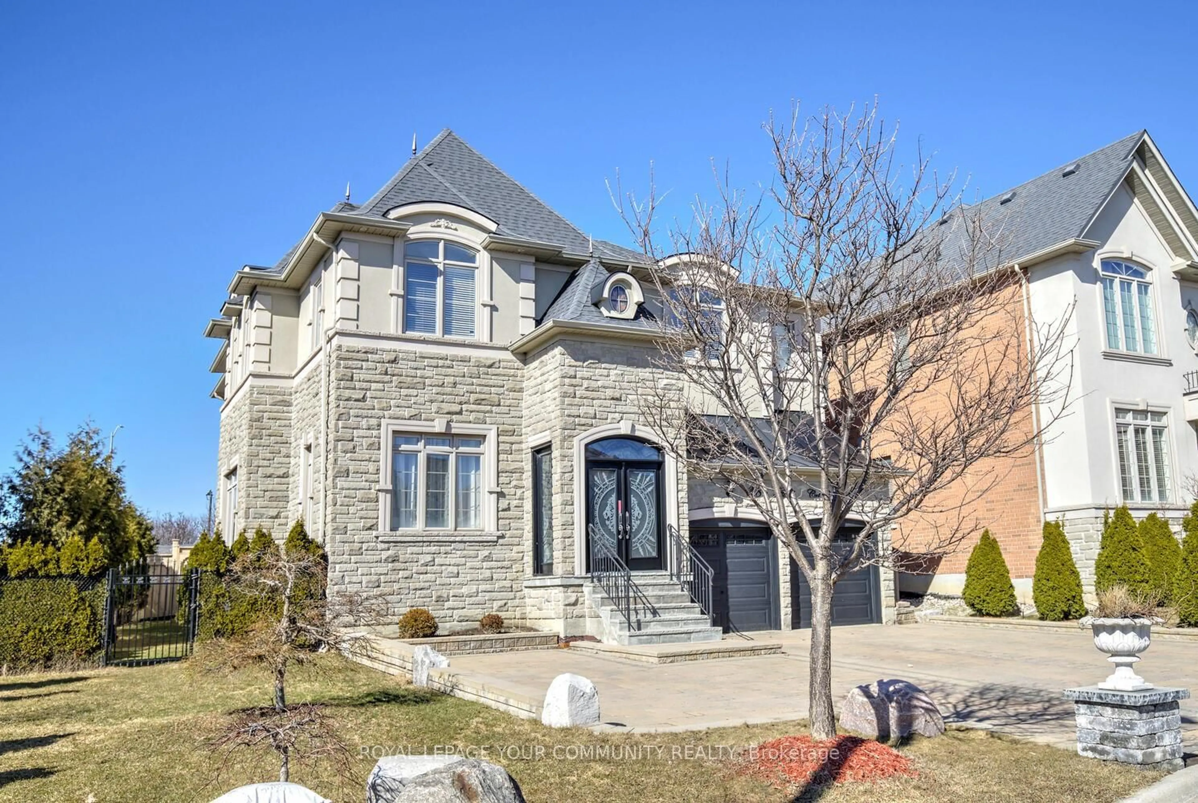 Home with brick exterior material, street for 38 Alrob Crt, Vaughan Ontario L6A 2E6