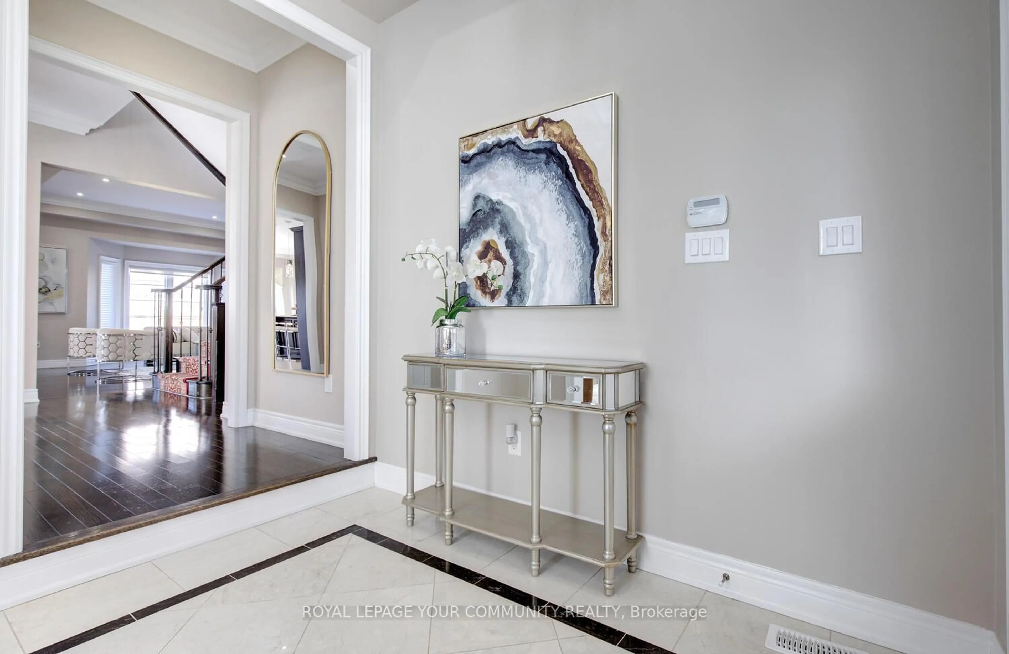 Indoor entryway for 38 Alrob Crt, Vaughan Ontario L6A 2E6