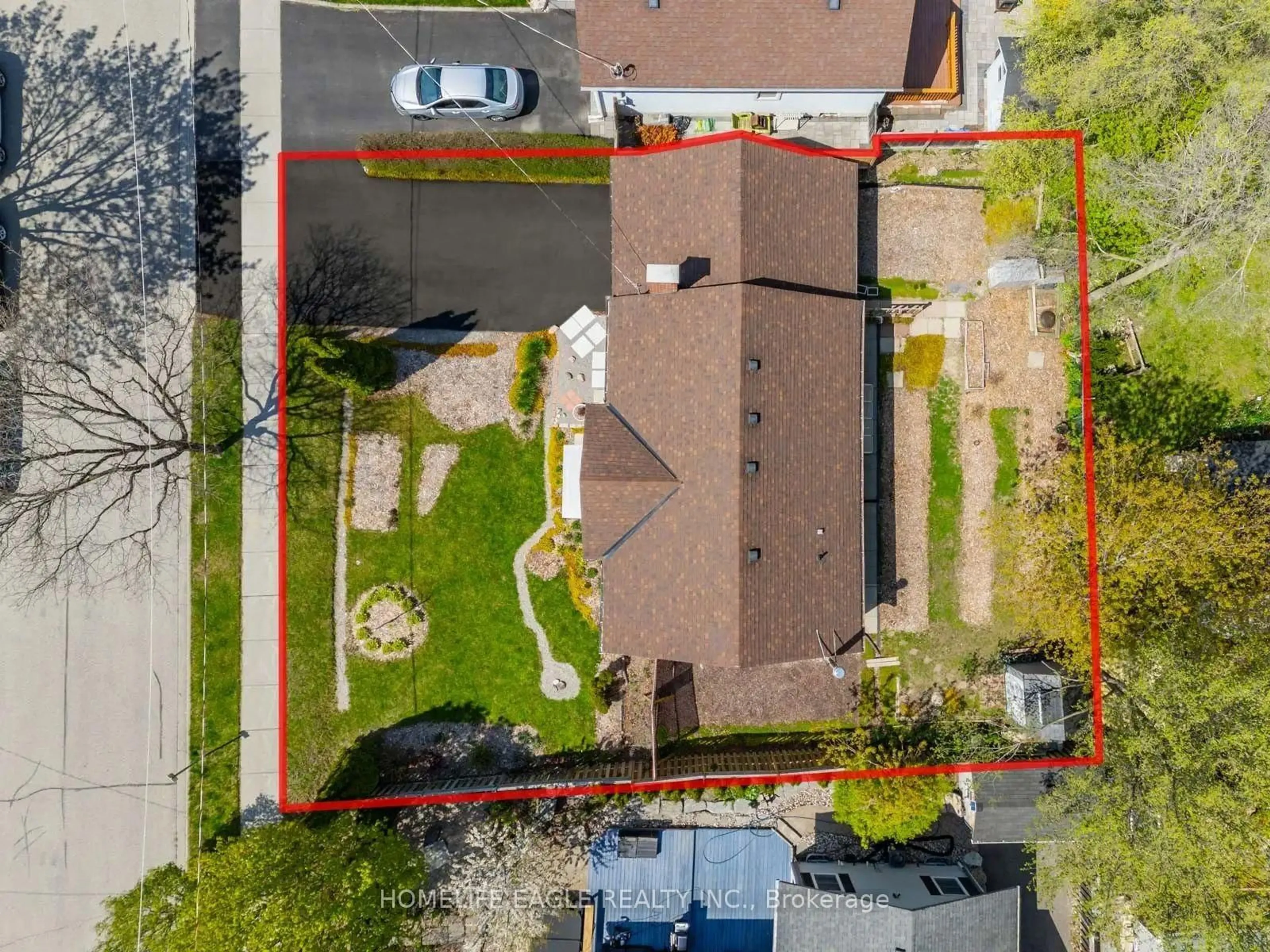 A pic from outside/outdoor area/front of a property/back of a property/a pic from drone, street for 759 Lowell Ave, Newmarket Ontario L3Y 1T4