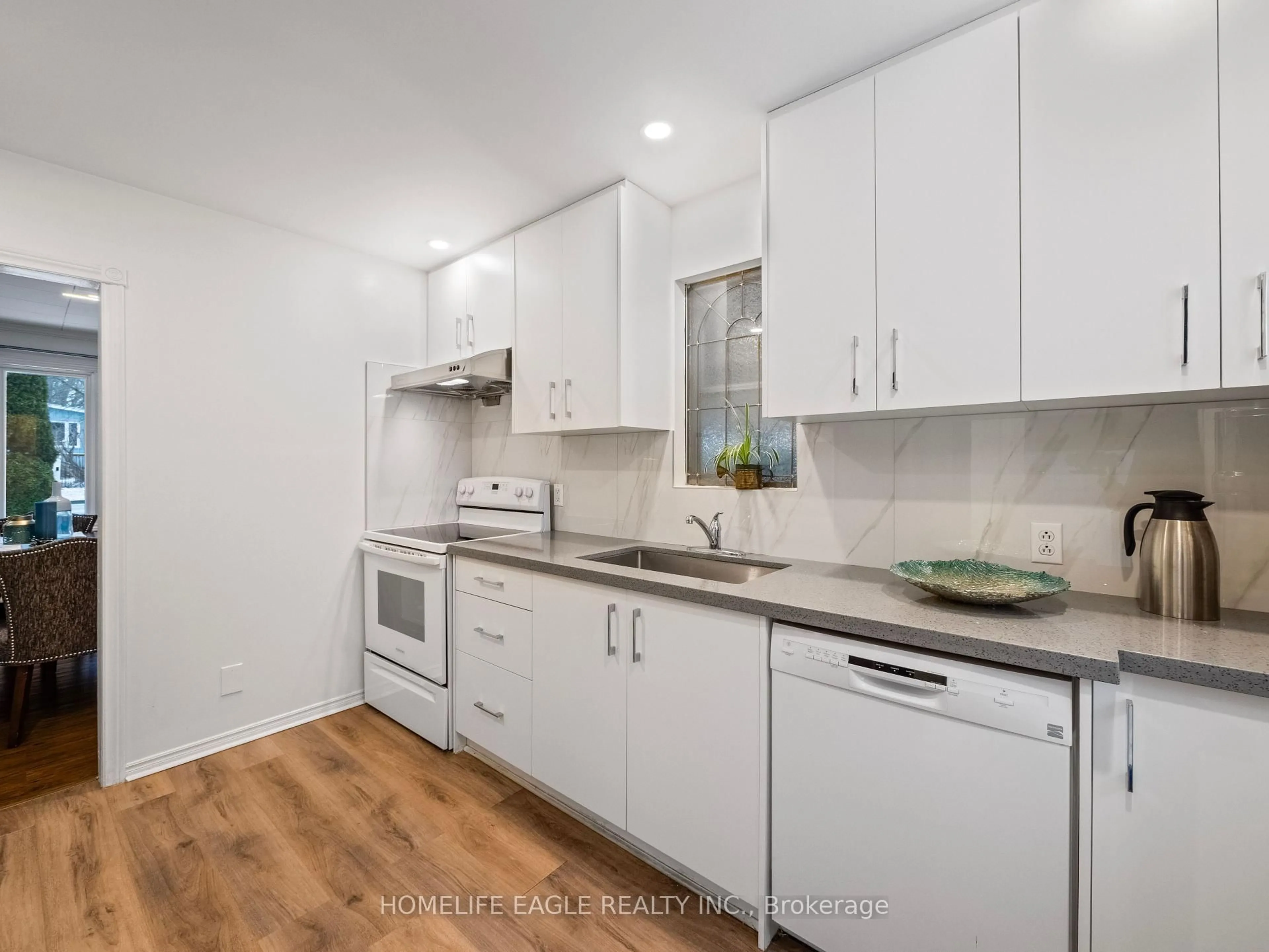 Standard kitchen, unknown for 759 Lowell Ave, Newmarket Ontario L3Y 1T4