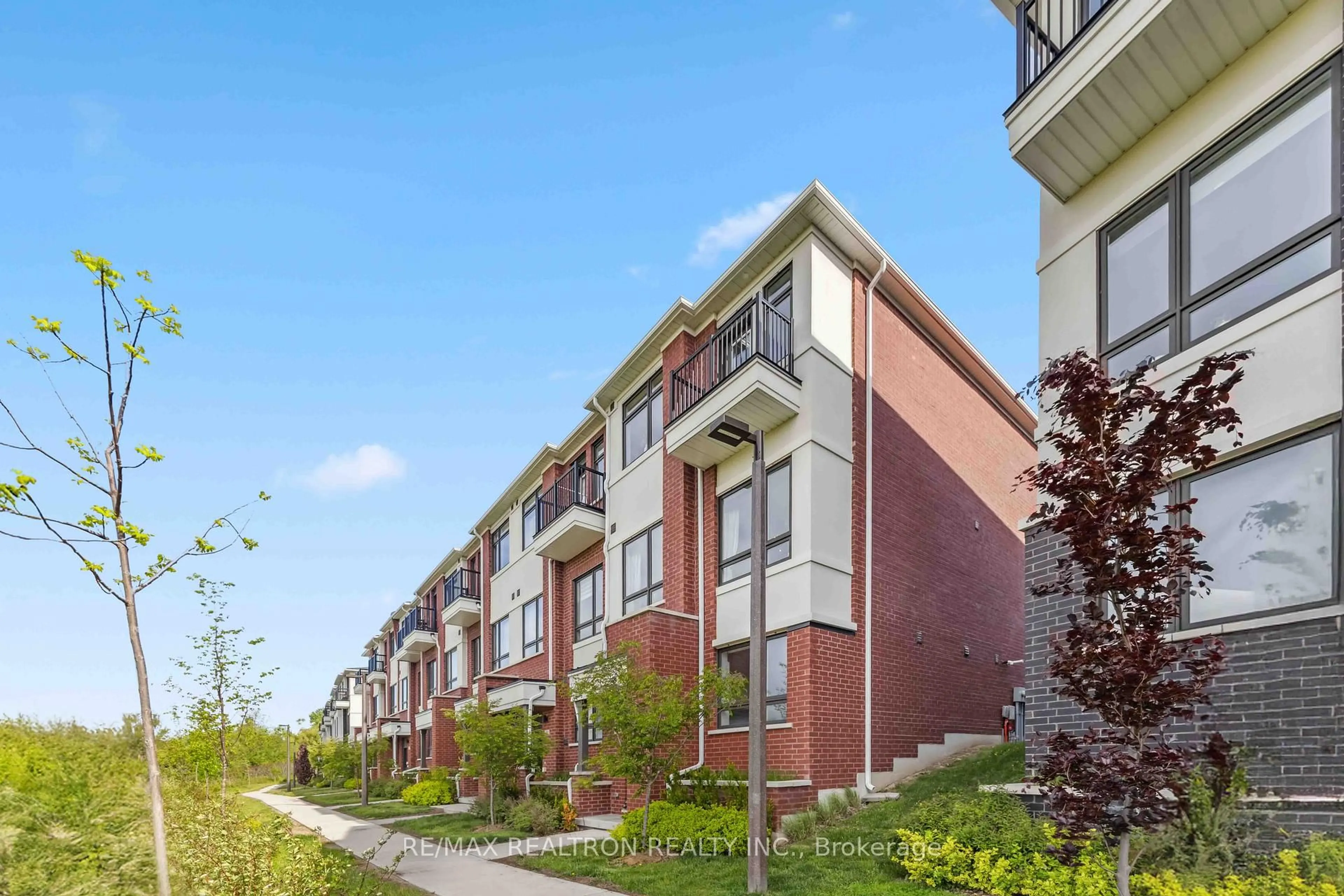 Home with brick exterior material, street for 34 Nine Mile Lane, Richmond Hill Ontario L4C 5S6