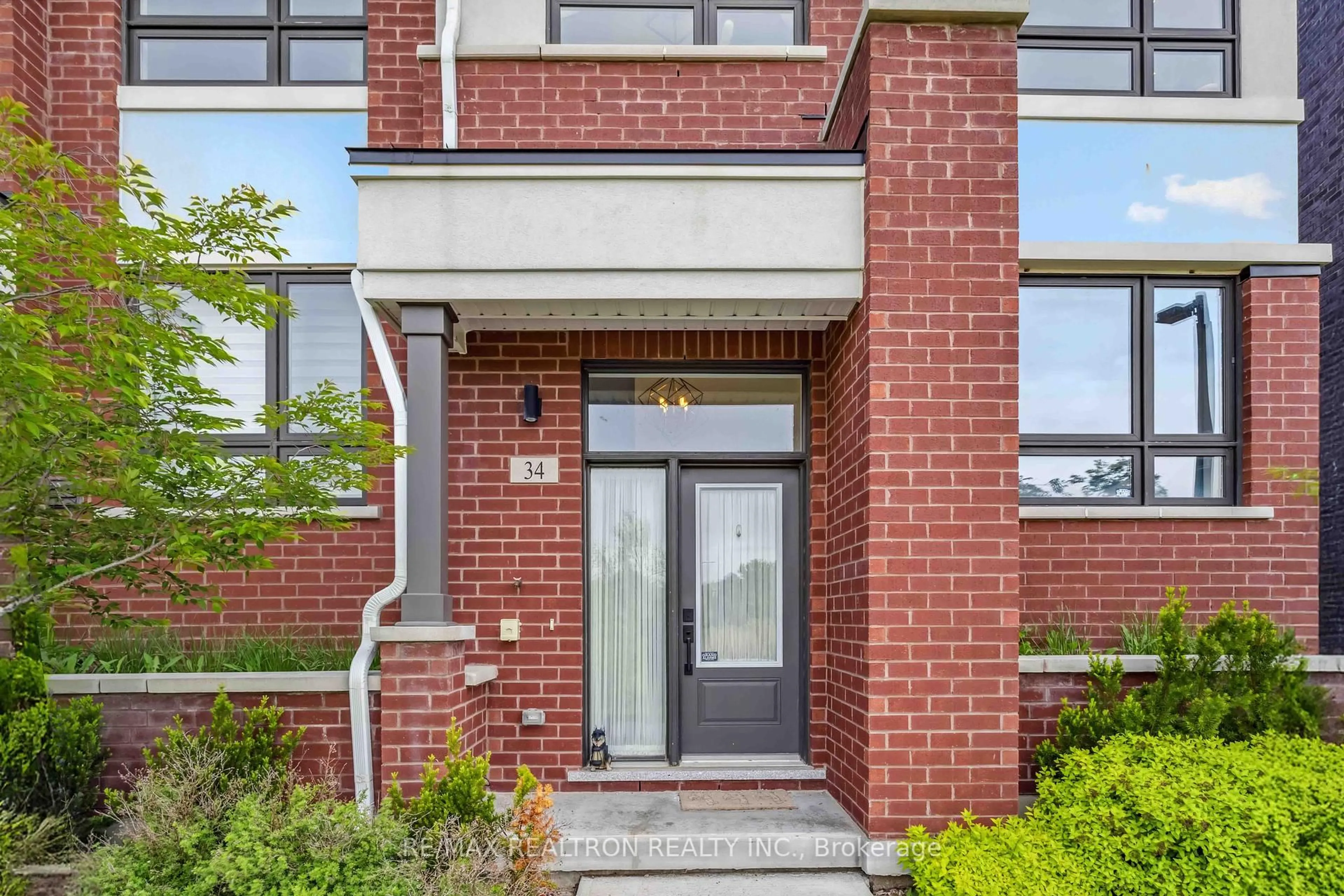 Home with brick exterior material, street for 34 Nine Mile Lane, Richmond Hill Ontario L4C 5S6