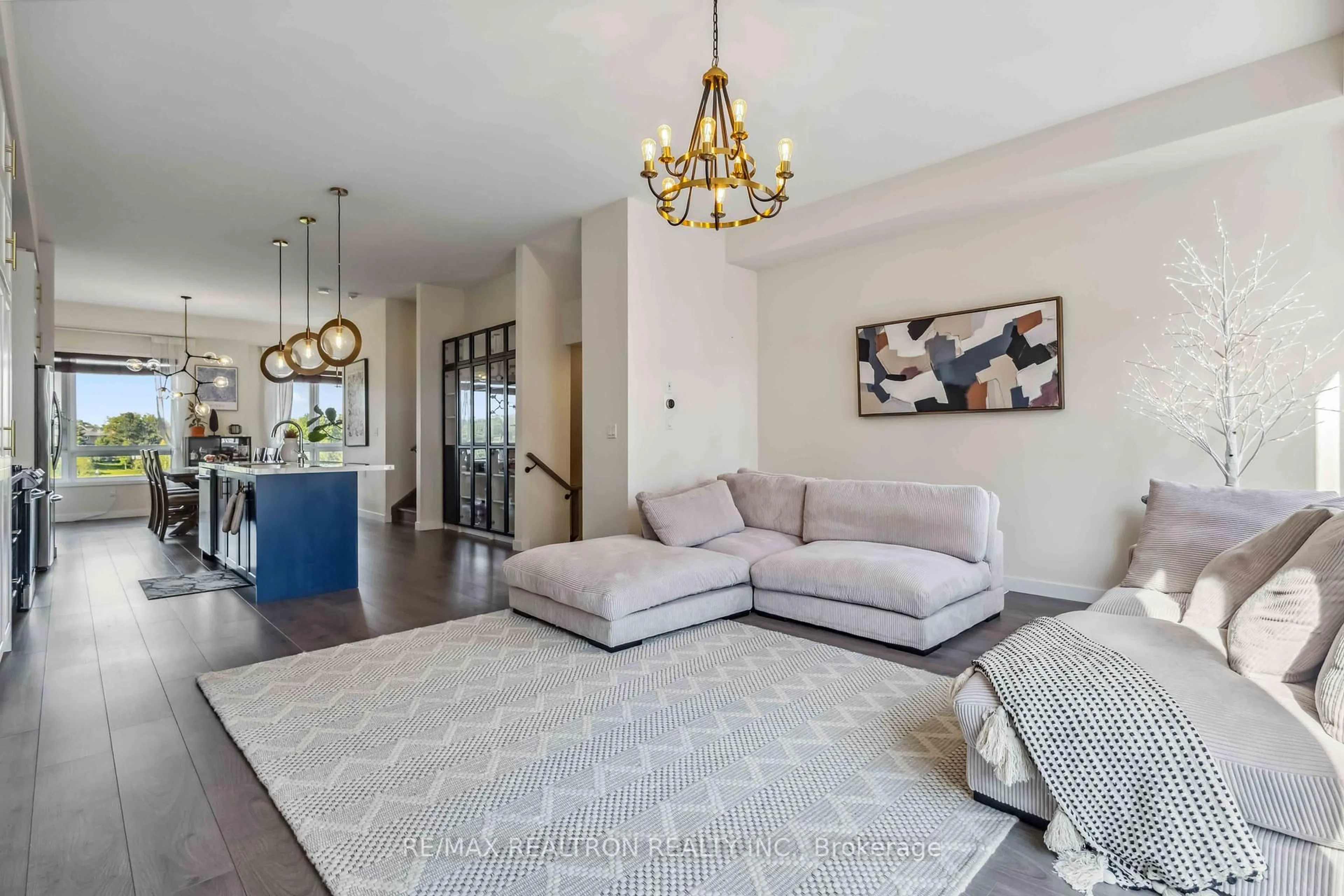 Living room with furniture, unknown for 34 Nine Mile Lane, Richmond Hill Ontario L4C 5S6