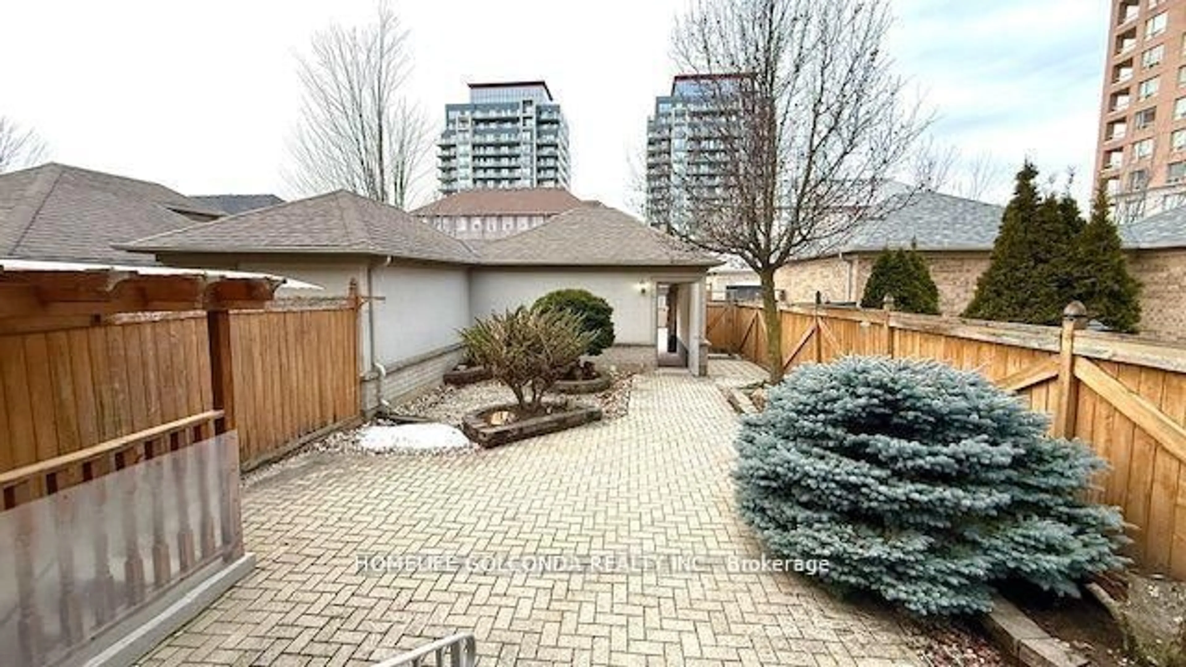 Patio, street for 82 Ellesmere St, Richmond Hill Ontario L4B 4E3
