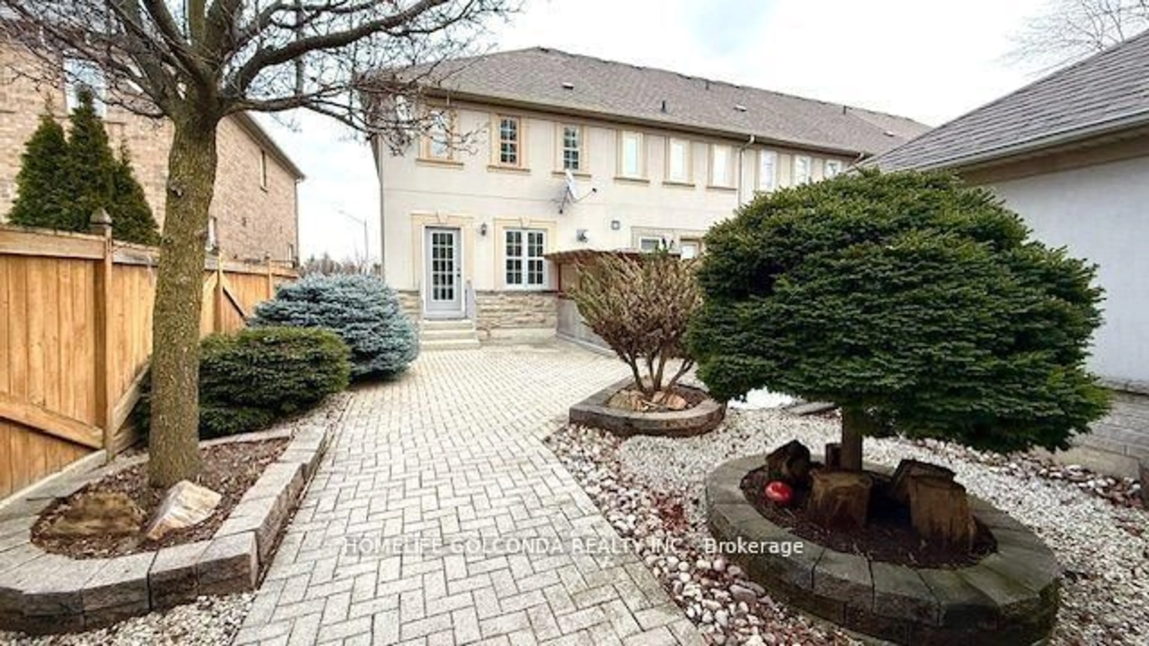 Patio, street for 82 Ellesmere St, Richmond Hill Ontario L4B 4E3