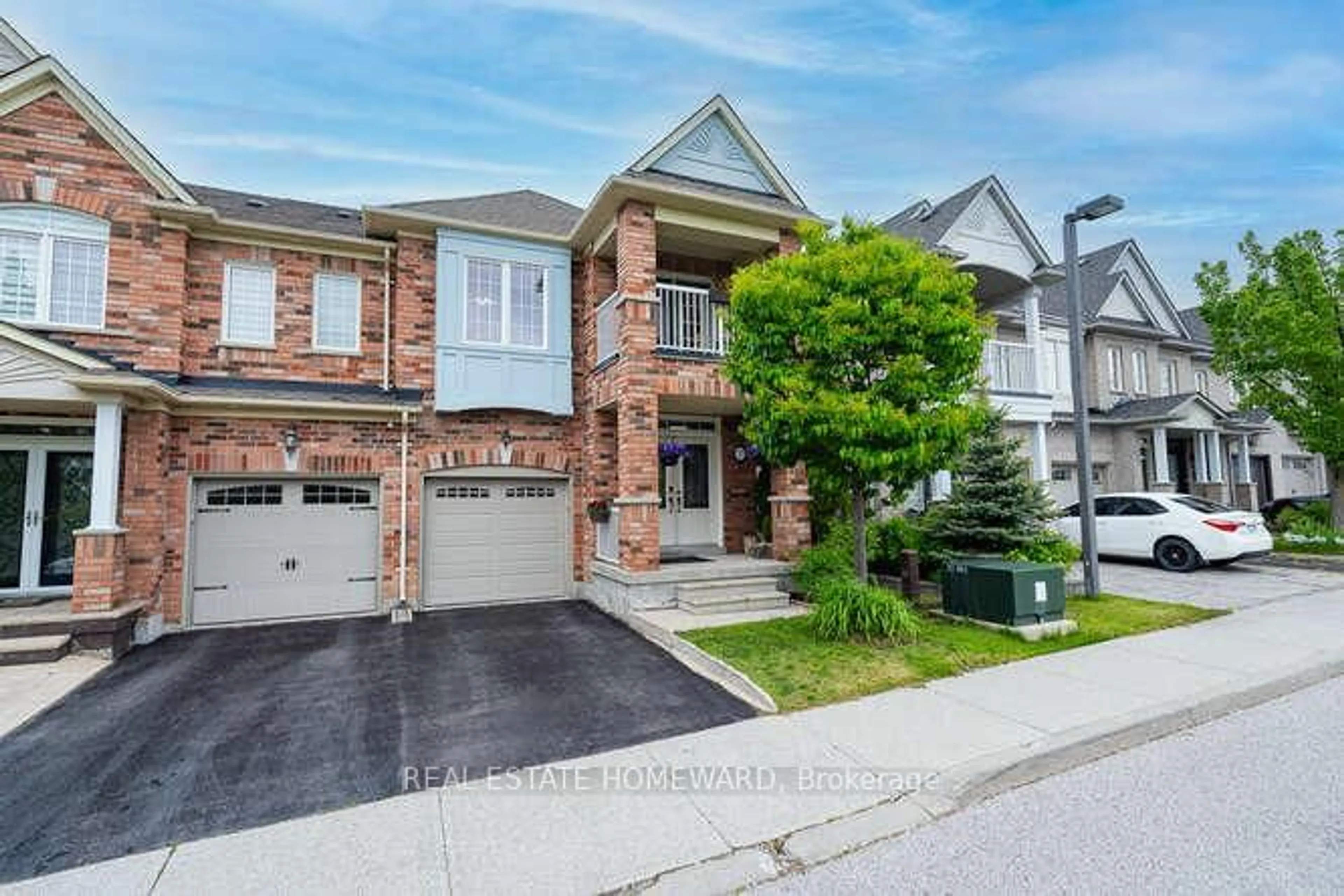 Home with brick exterior material, street for 320 Ravineview Dr #7, Vaughan Ontario L6A 4H1