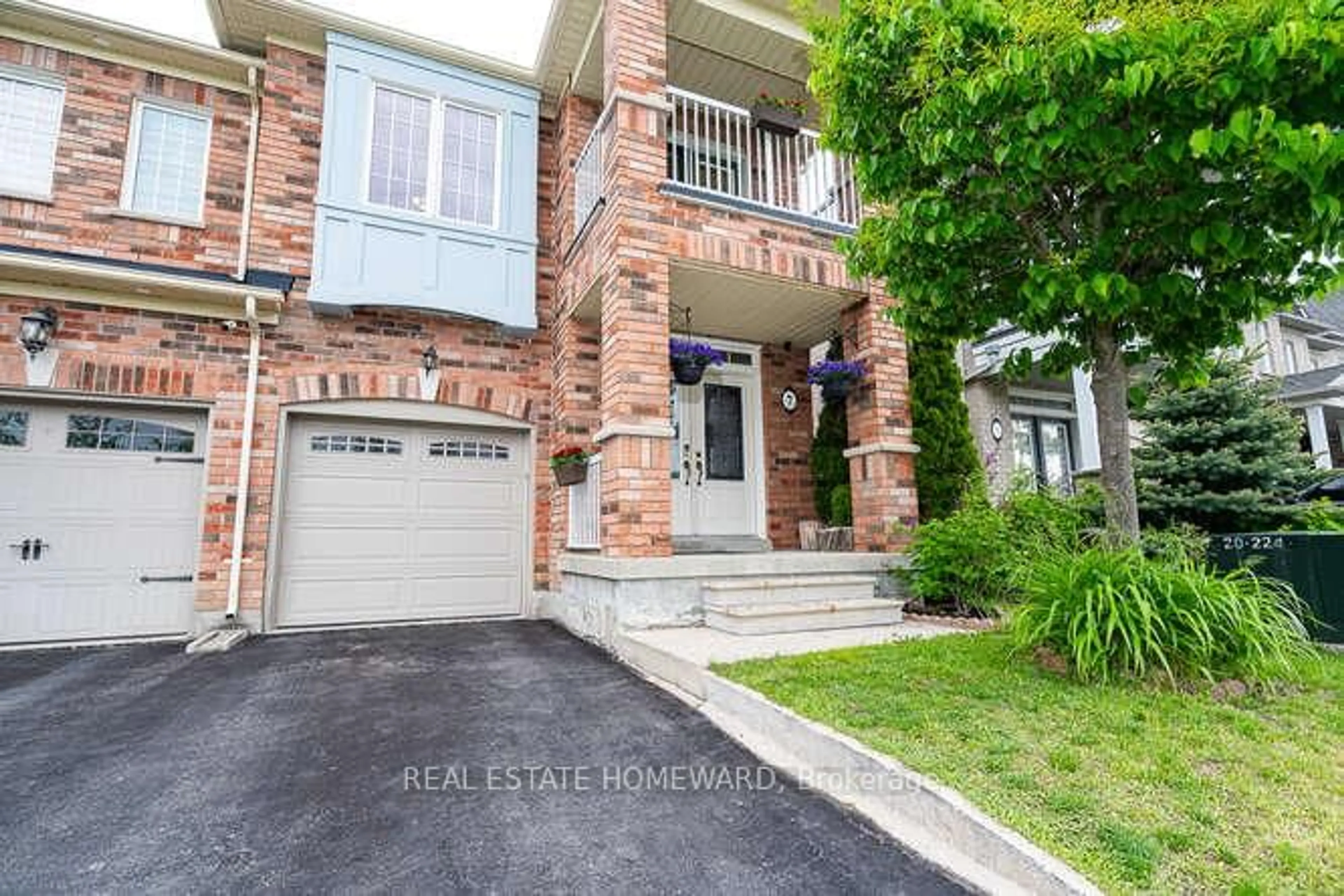 Home with brick exterior material, street for 320 Ravineview Dr #7, Vaughan Ontario L6A 4H1
