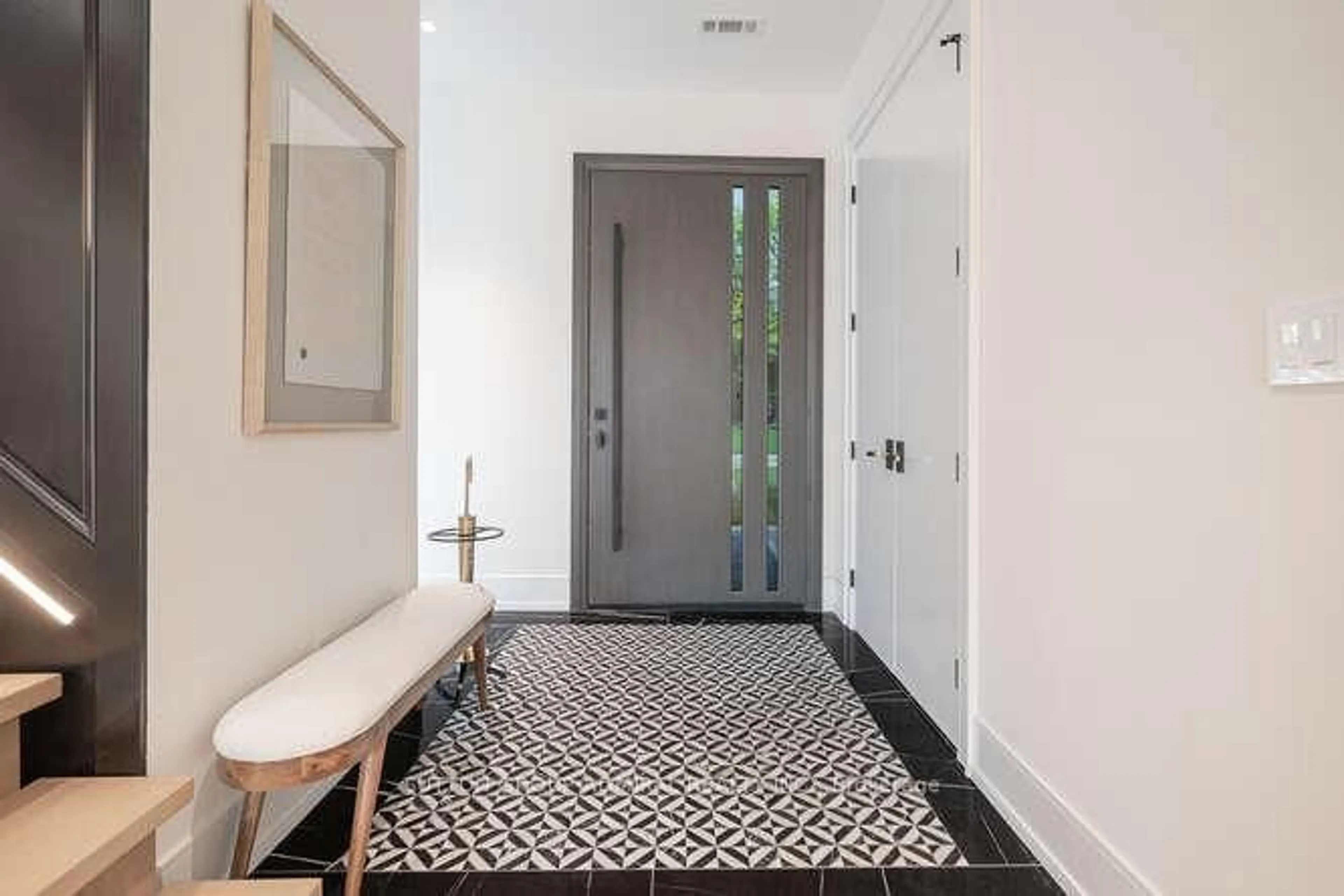 Indoor entryway for 98 babcombe Dr, Markham Ontario L3T 1N1
