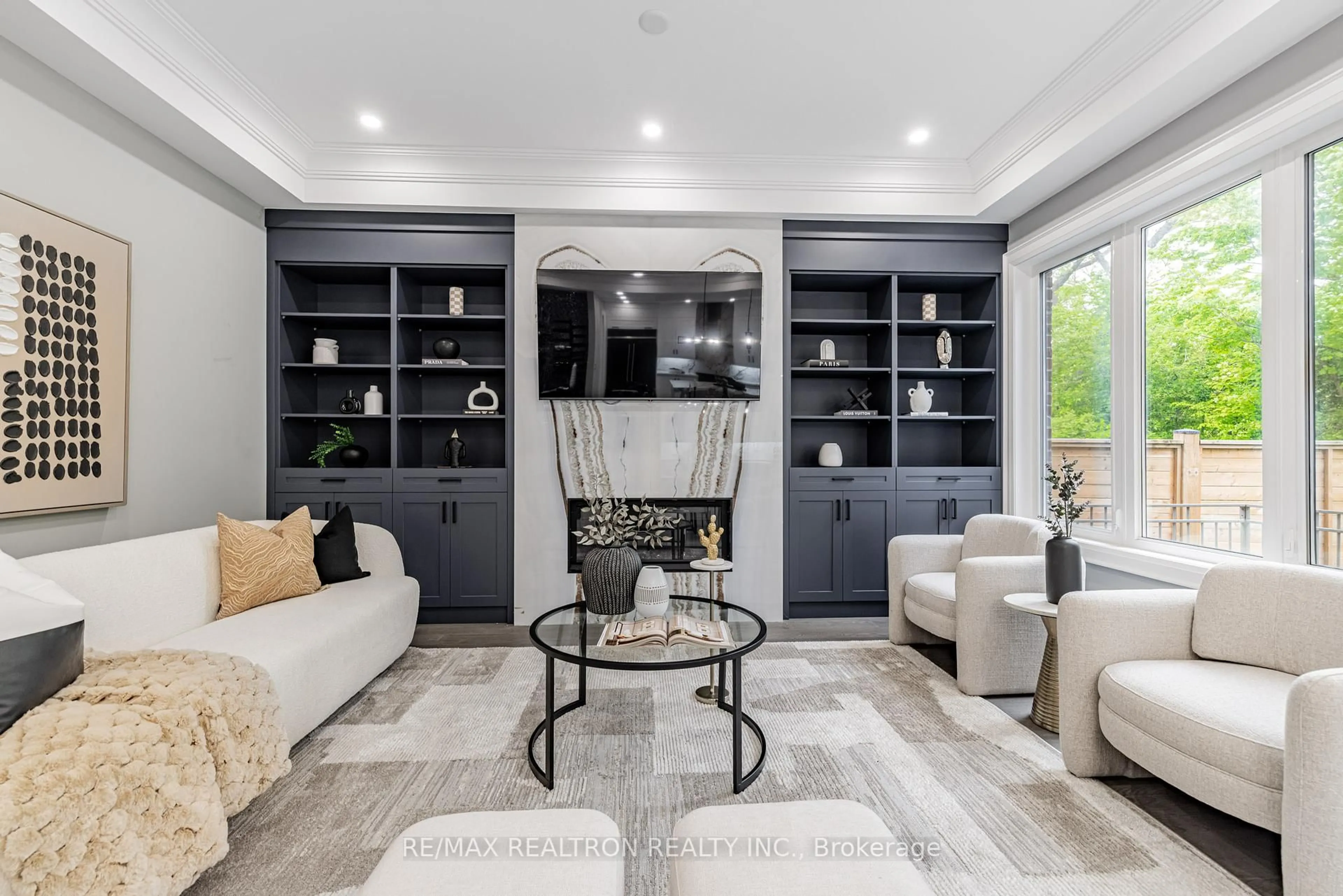 Living room with furniture, unknown for 51 Centre St, Richmond Hill Ontario L4C 1A3