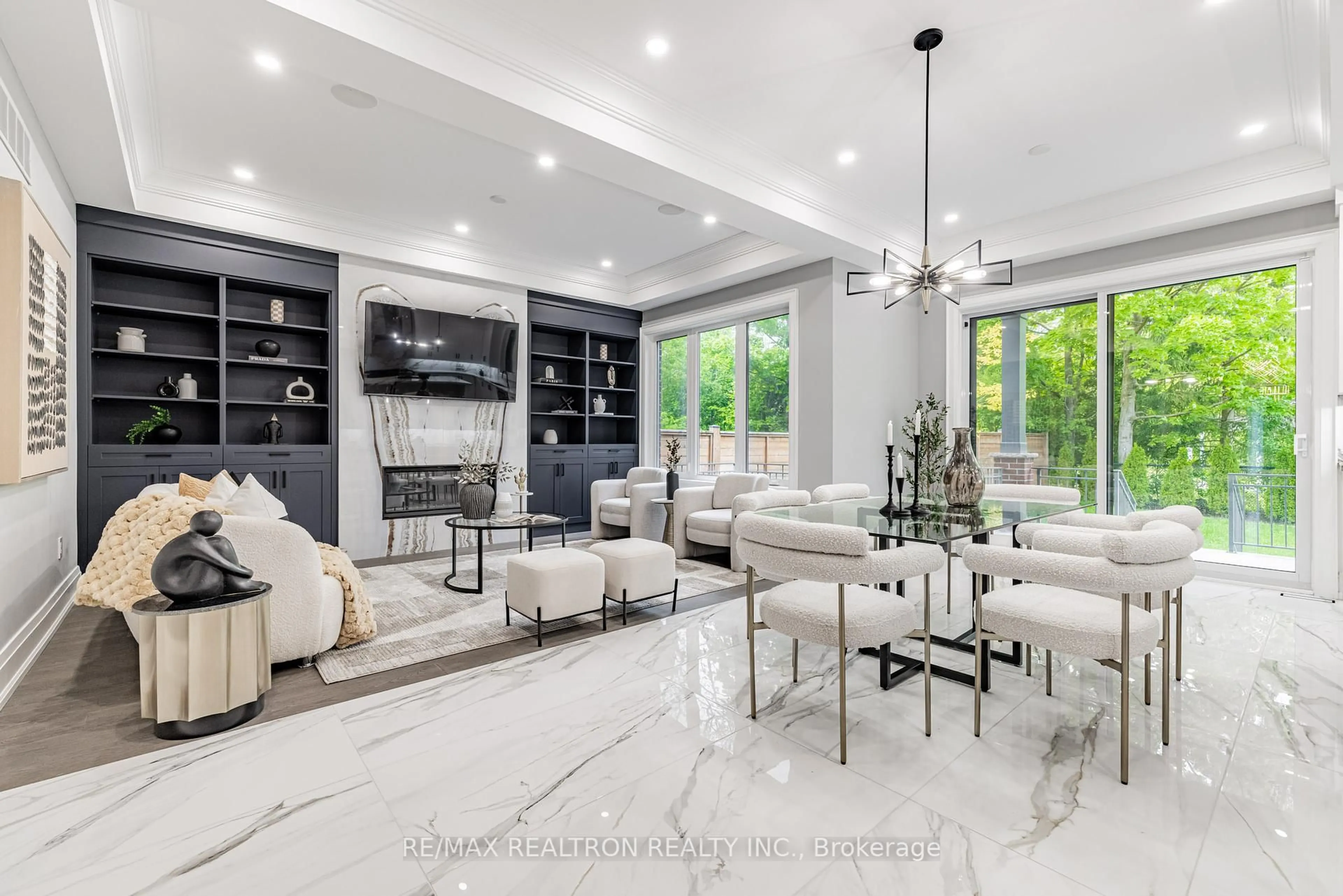 Living room with furniture, ceramic/tile floor for 51 Centre St, Richmond Hill Ontario L4C 1A3