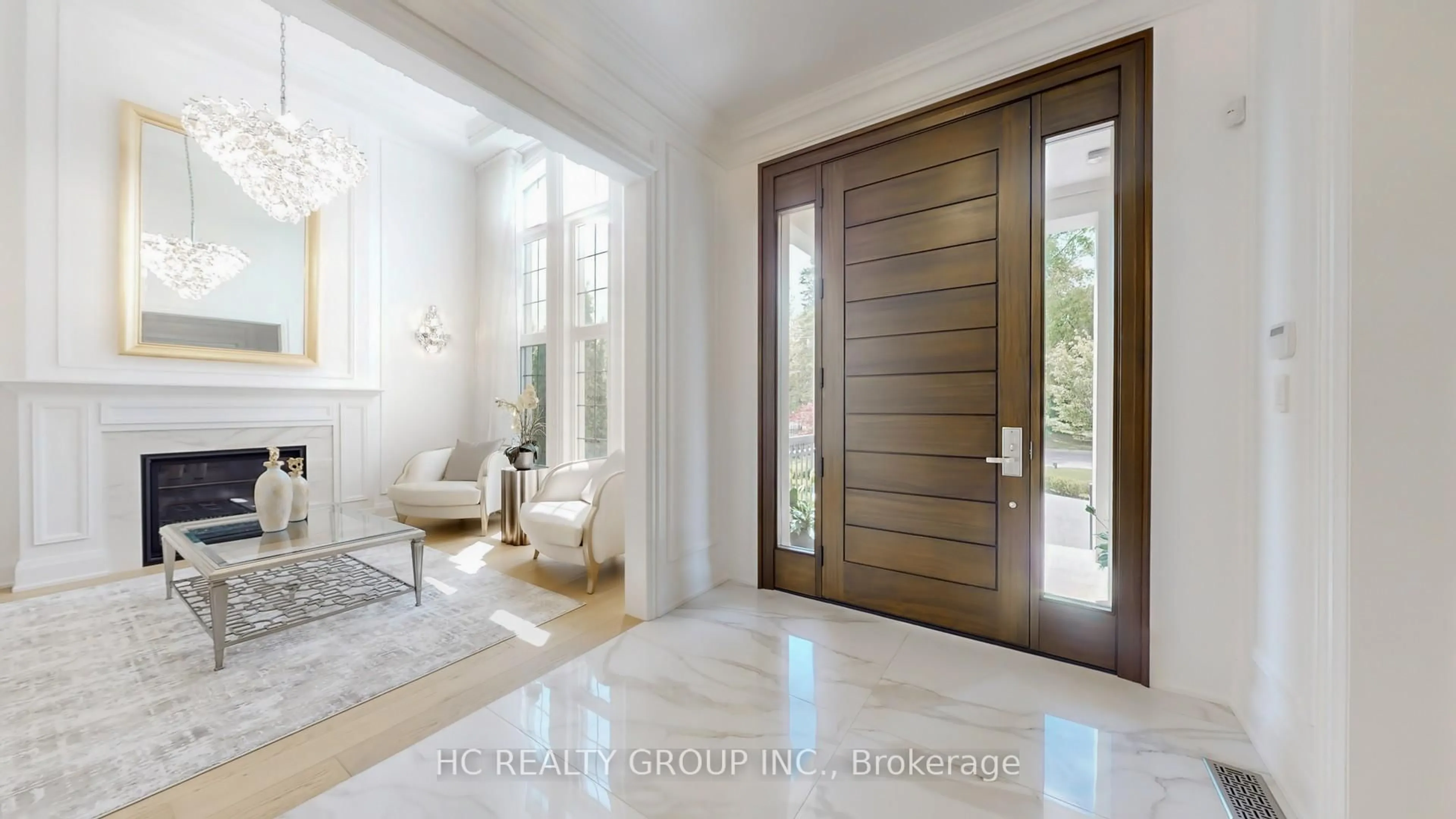 Indoor entryway for 18 Denham Dr, Richmond Hill Ontario L4C 6J1