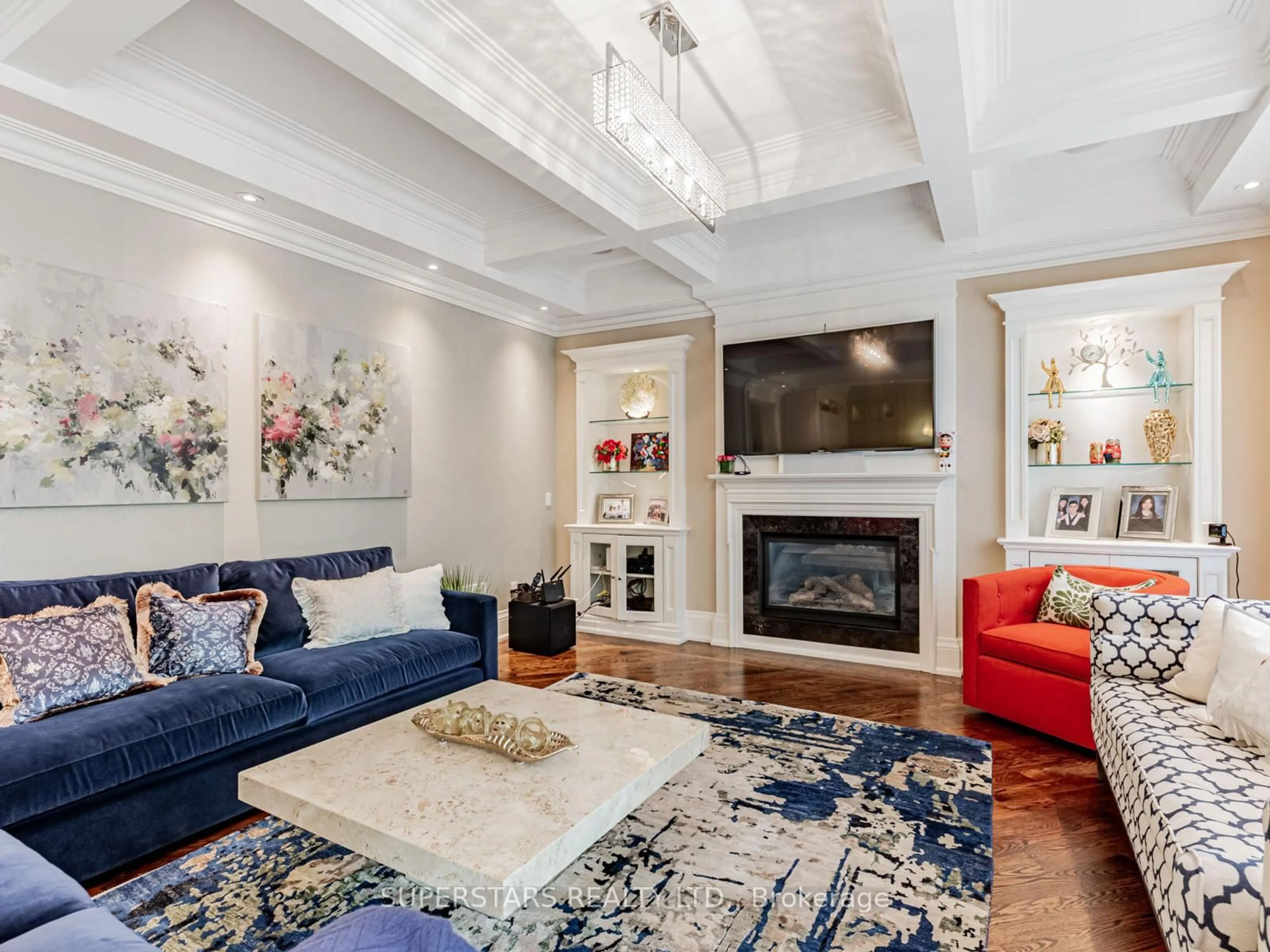 Living room with furniture, unknown for 17 Westwood Lane, Richmond Hill Ontario L4C 6X4