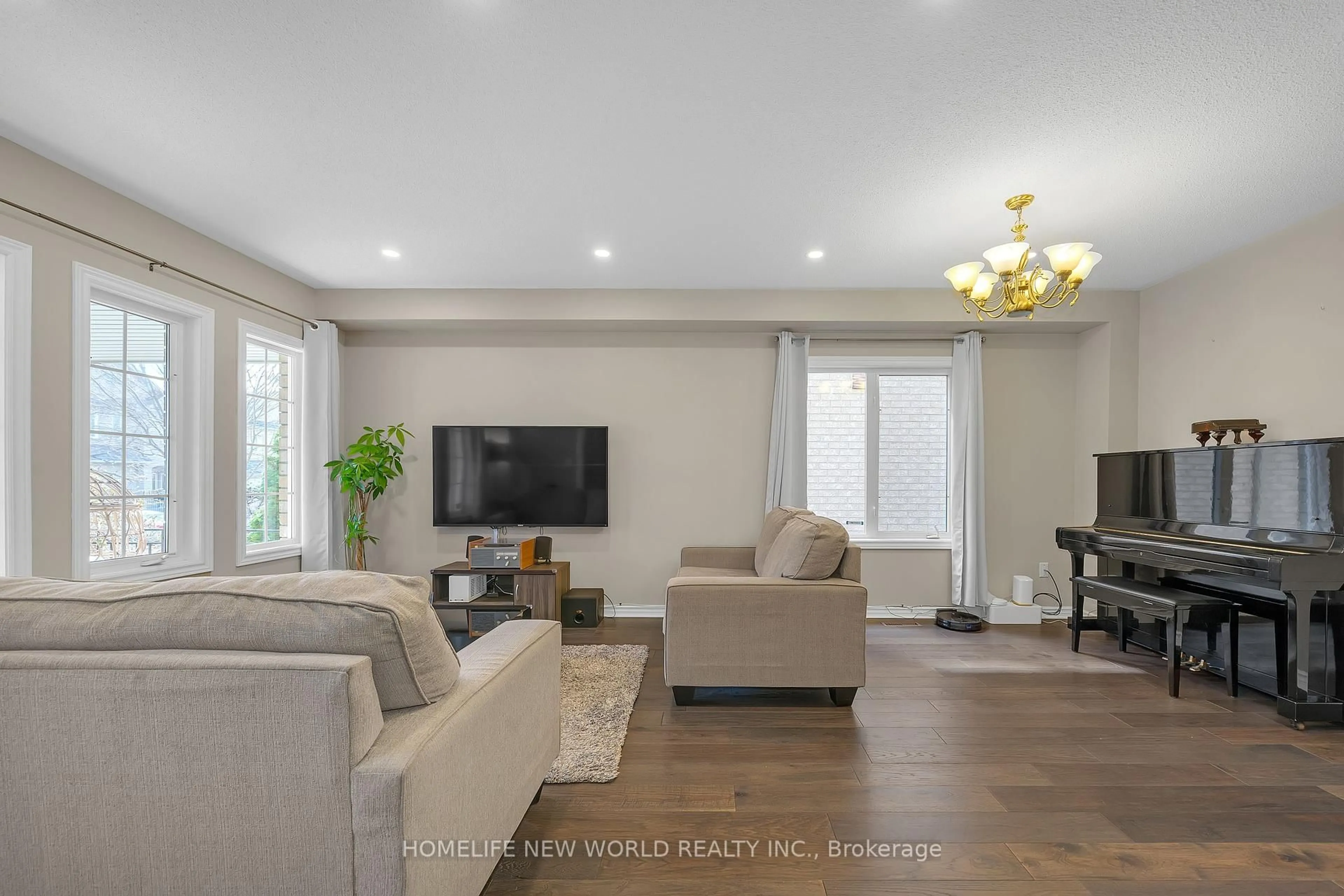 Living room with furniture, wood/laminate floor for 72 Ray St, Markham Ontario L3R 4R5