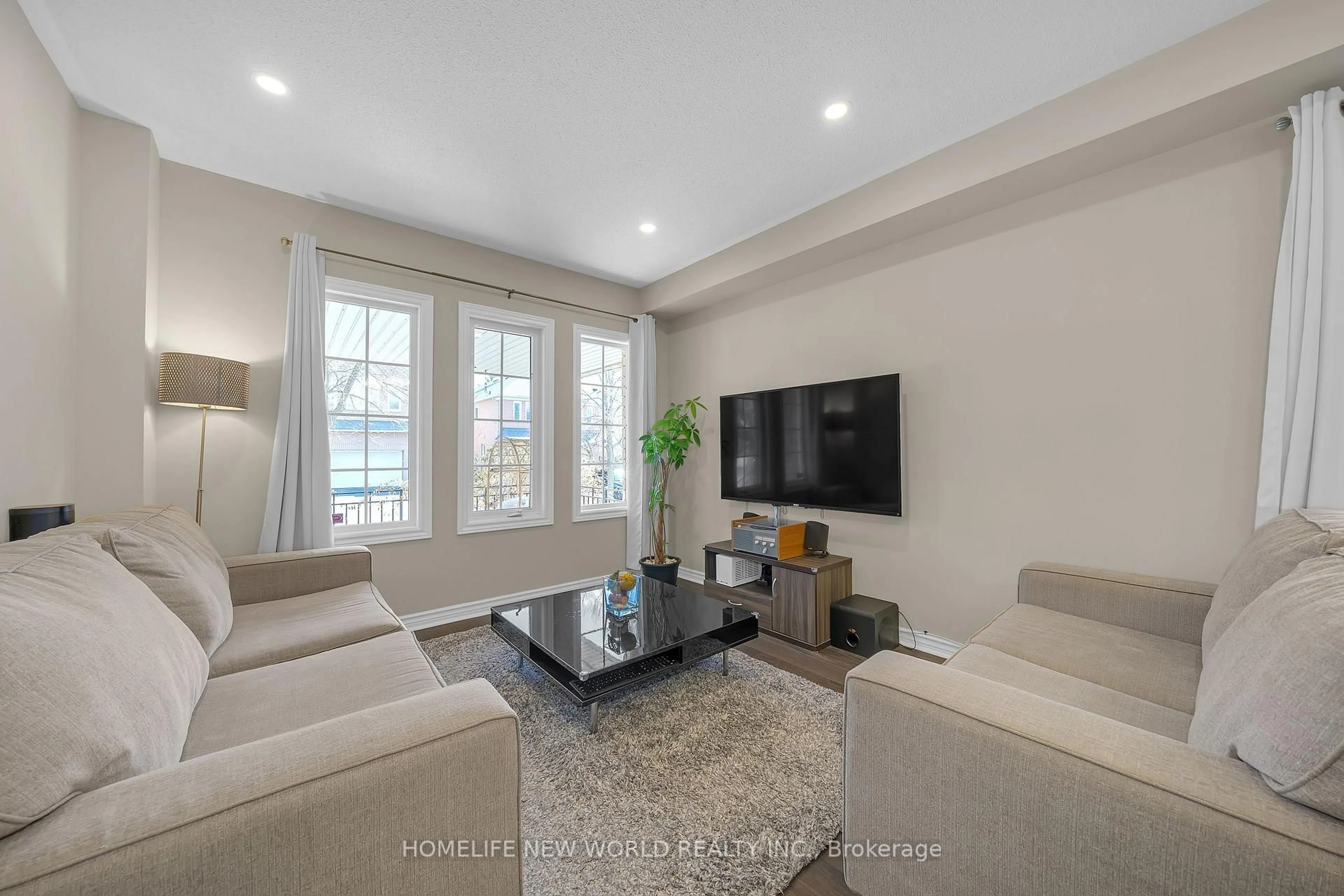 Living room with furniture, unknown for 72 Ray St, Markham Ontario L3R 4R5