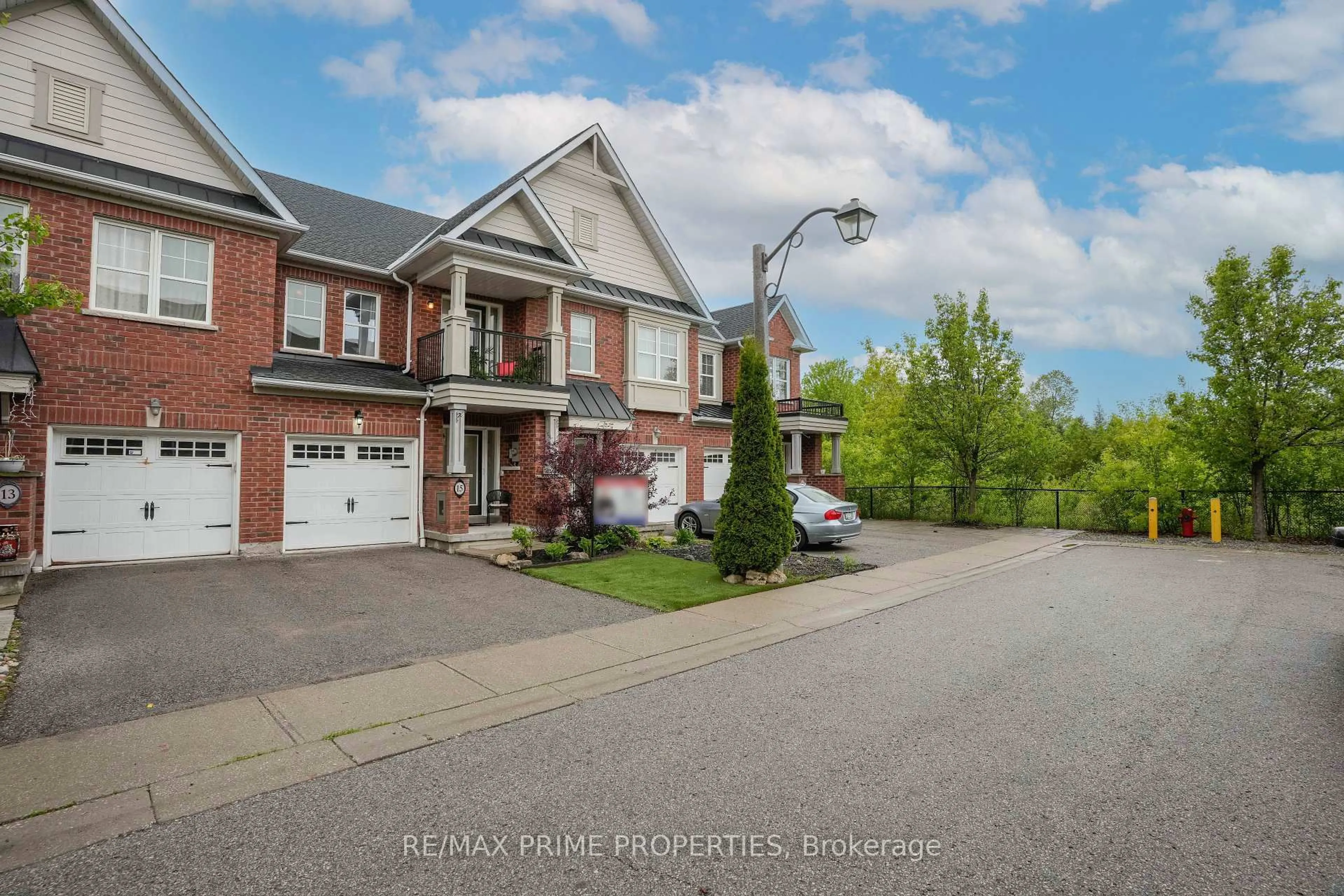 A pic from outside/outdoor area/front of a property/back of a property/a pic from drone, street for 15 Eastwind Dr, Whitchurch-Stouffville Ontario L4A 0W6