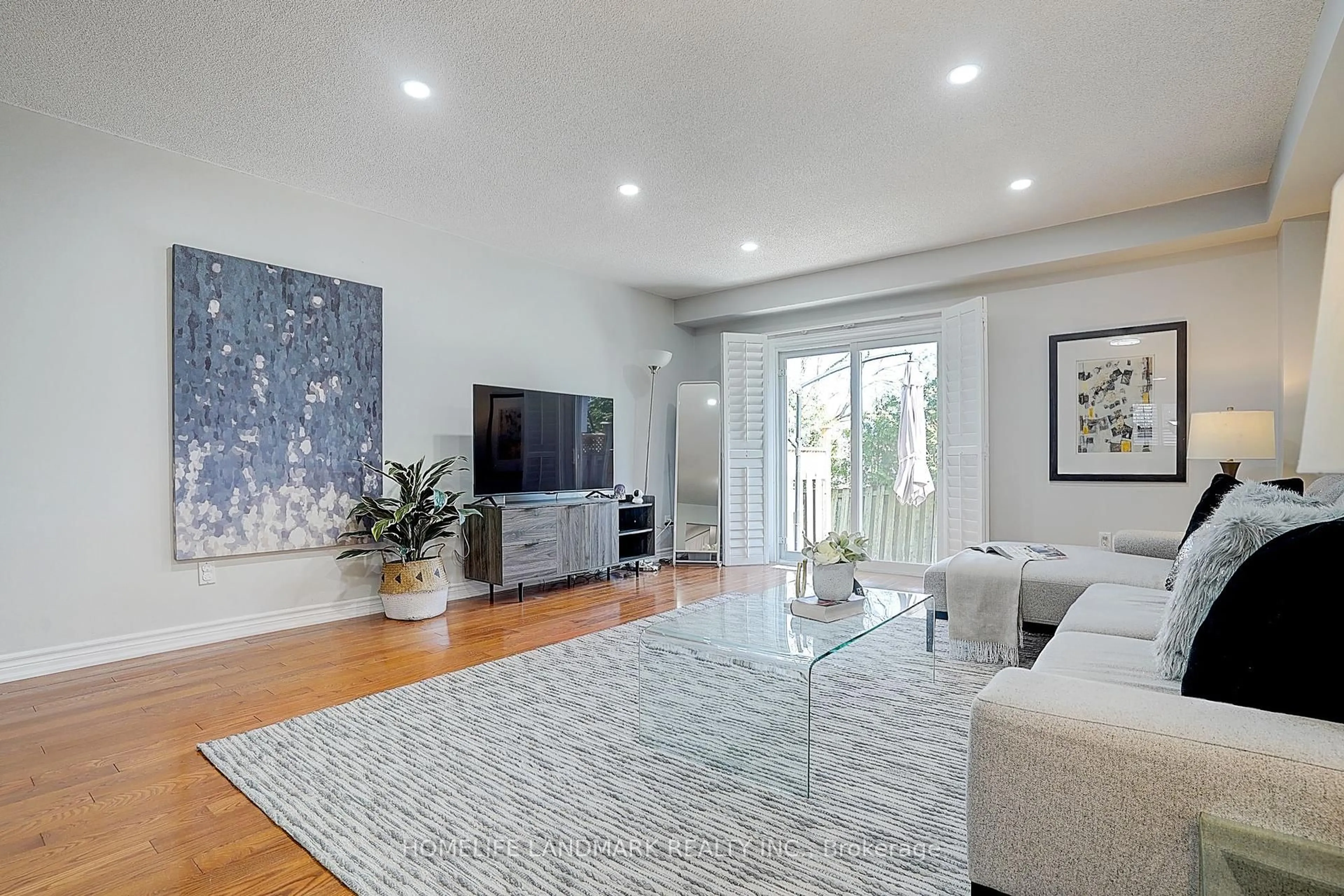 Living room with furniture, unknown for 115 Main St #37, Newmarket Ontario L3Y 8J3