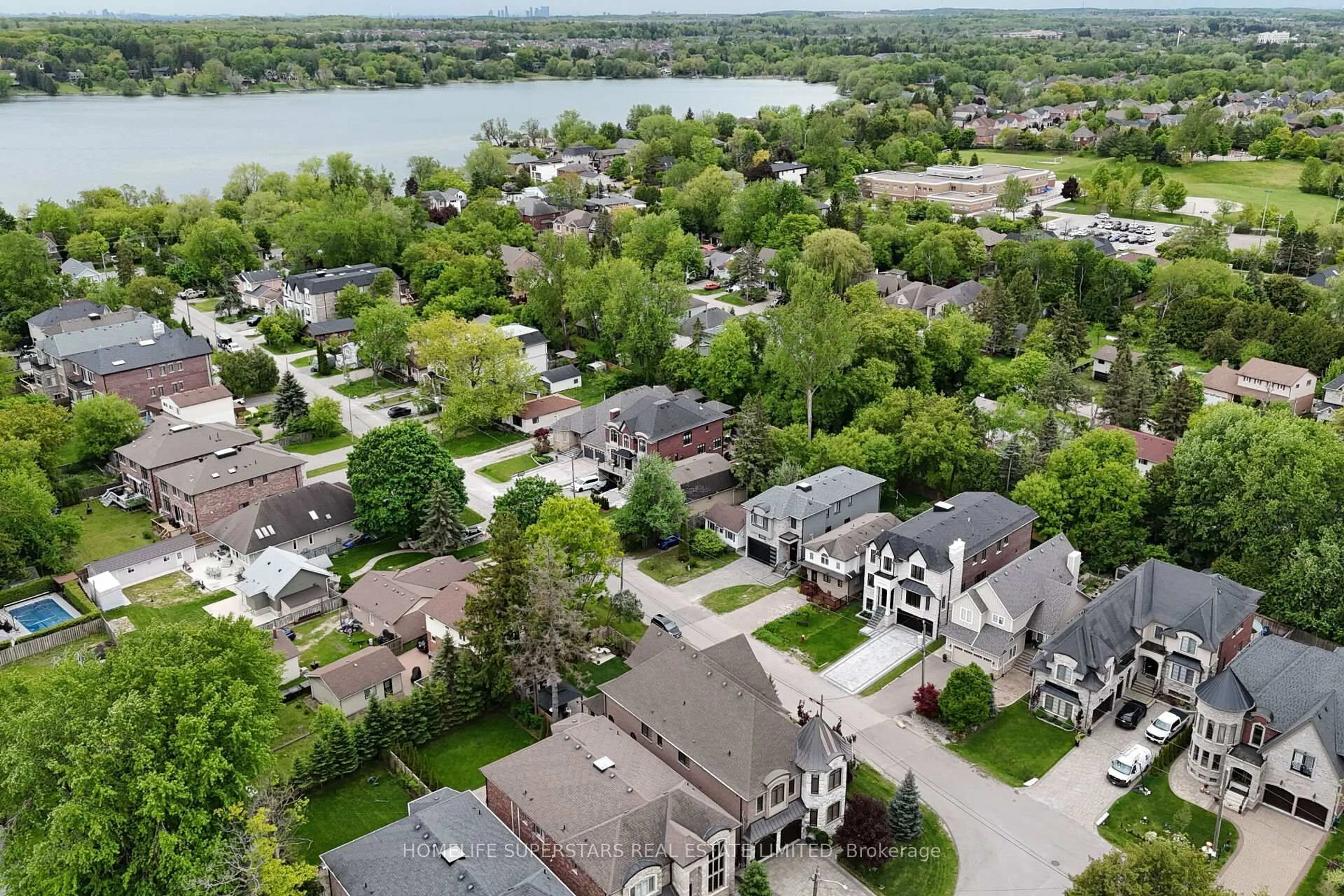 A pic from outside/outdoor area/front of a property/back of a property/a pic from drone, water/lake/river/ocean view for 76 Moray Ave, Richmond Hill Ontario L4E 3E2