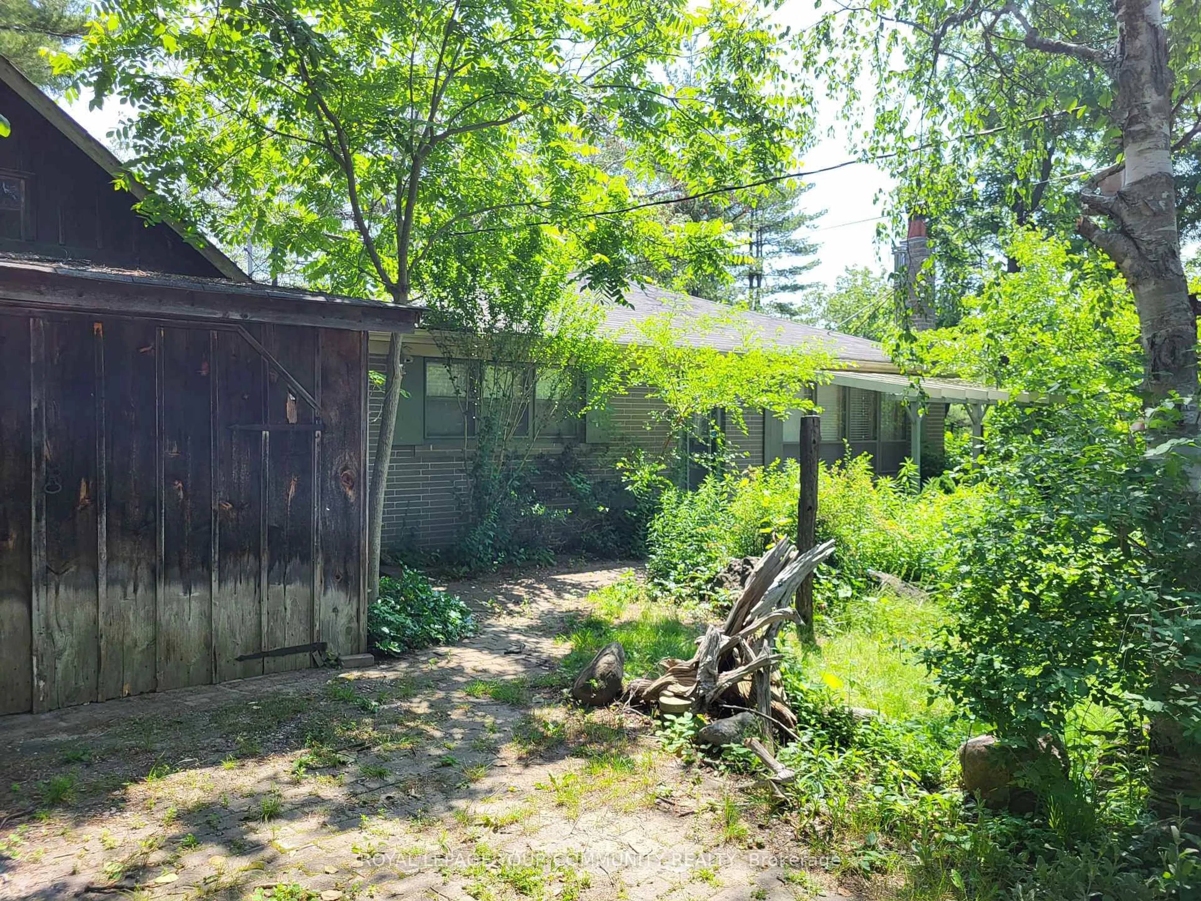 Shed for 11419 Bathurst St, Richmond Hill Ontario L4S 1J9