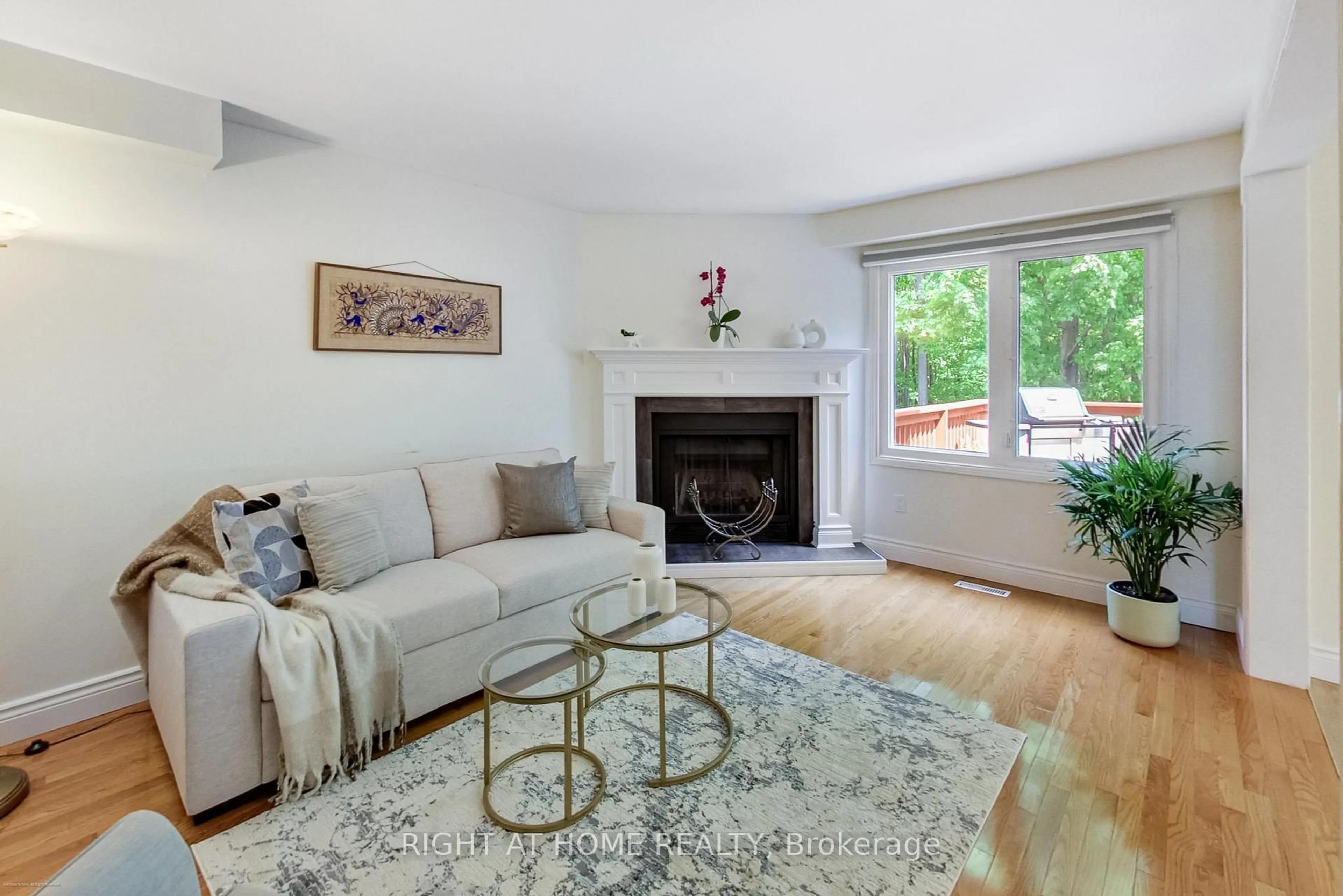 Living room with furniture, unknown for 393 Vanden Bergh Blvd, Newmarket Ontario L3Y 7Z8