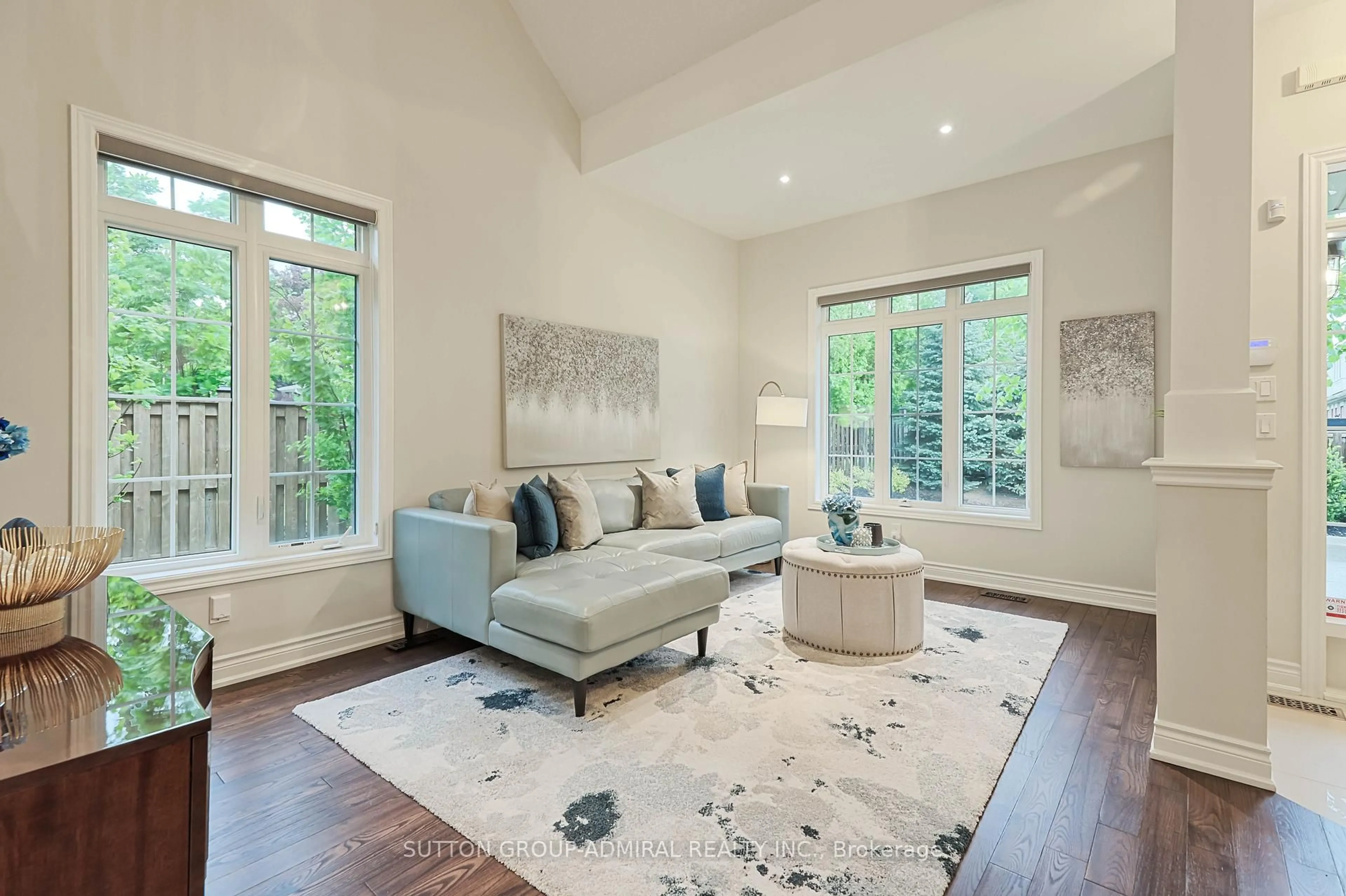 Living room with furniture, unknown for 12 Petersen Pl, King Ontario L9G 1N0
