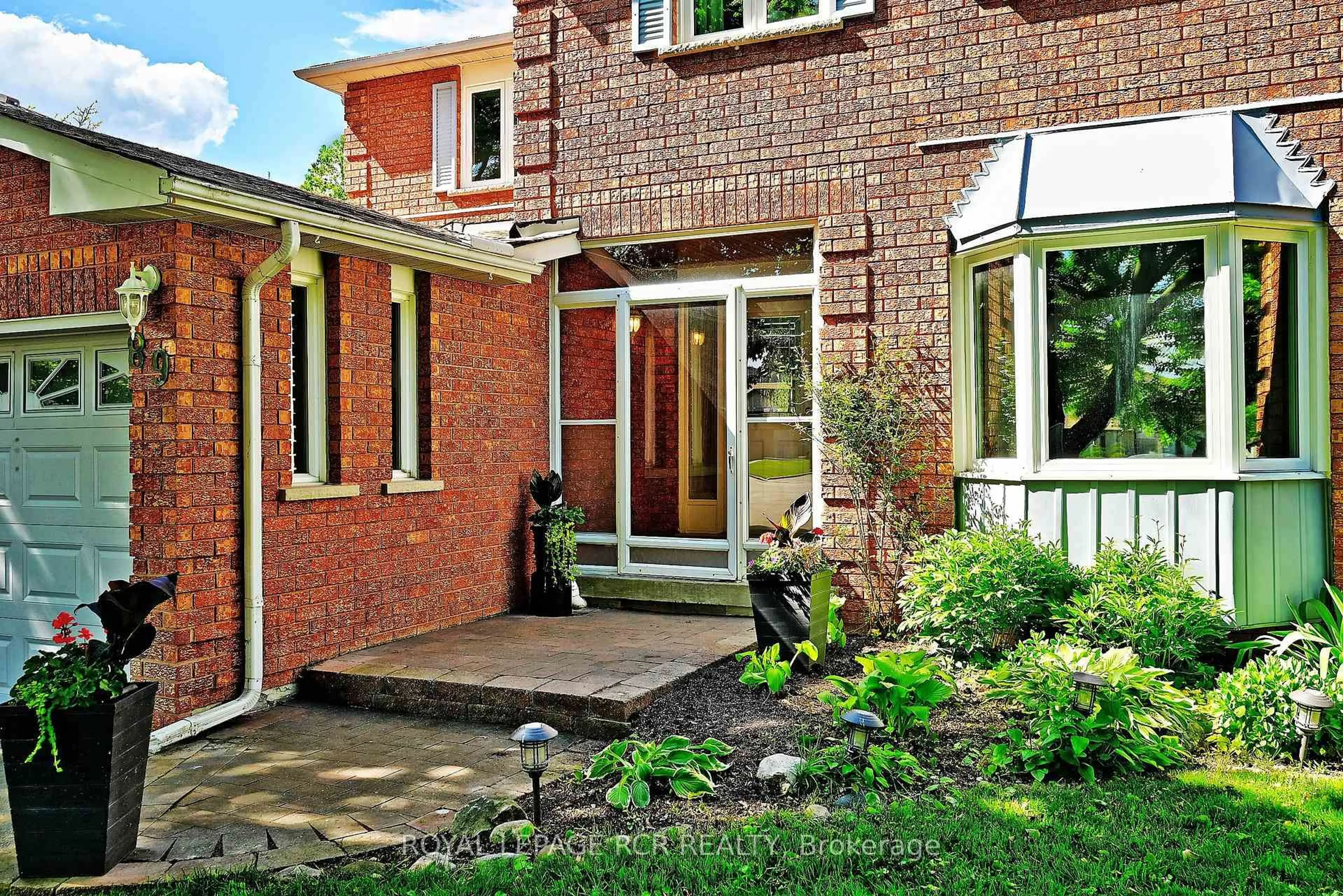 Home with brick exterior material, street for 89 McIntyre Crt, Newmarket Ontario L3Y 8B9