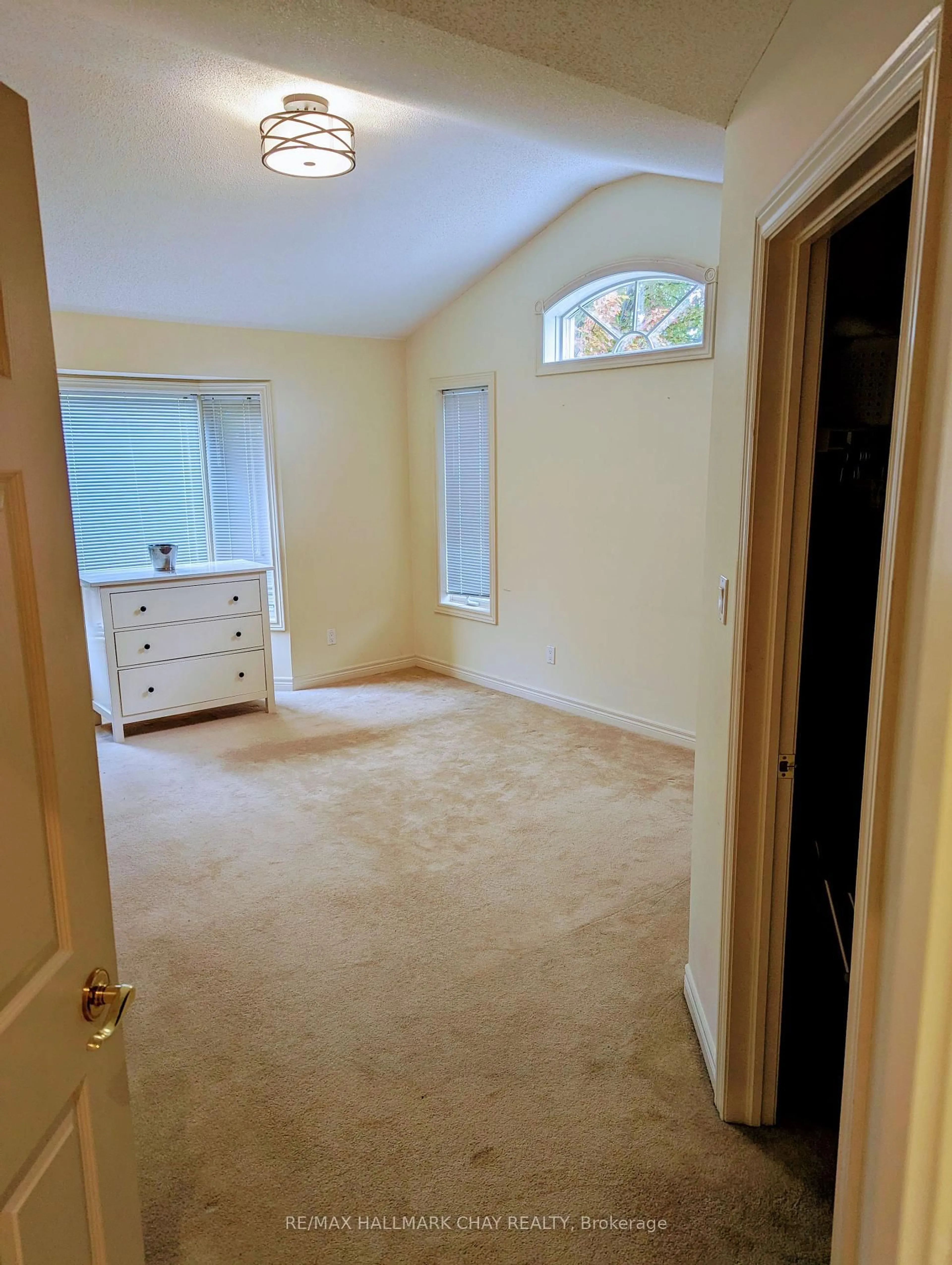 A pic of a room for 17 Artisan Lane, New Tecumseth Ontario L9R 2E3