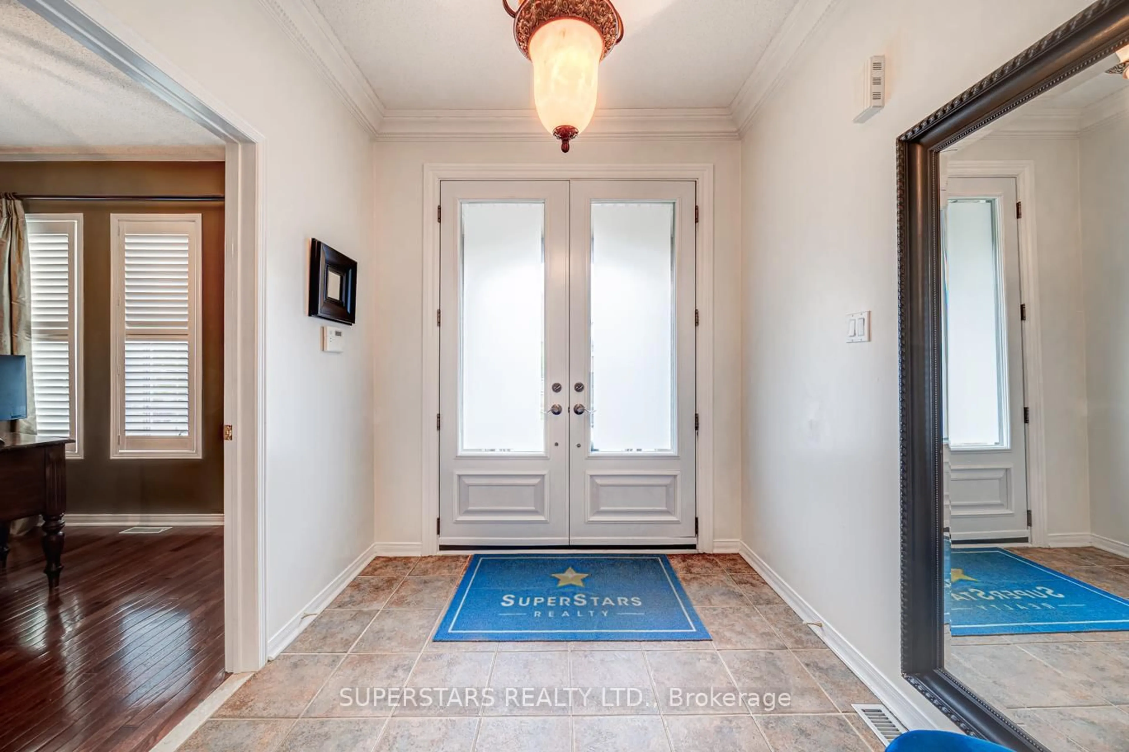 Indoor entryway for 205 Fred Mclaren Blvd, Markham Ontario L6E 1H2