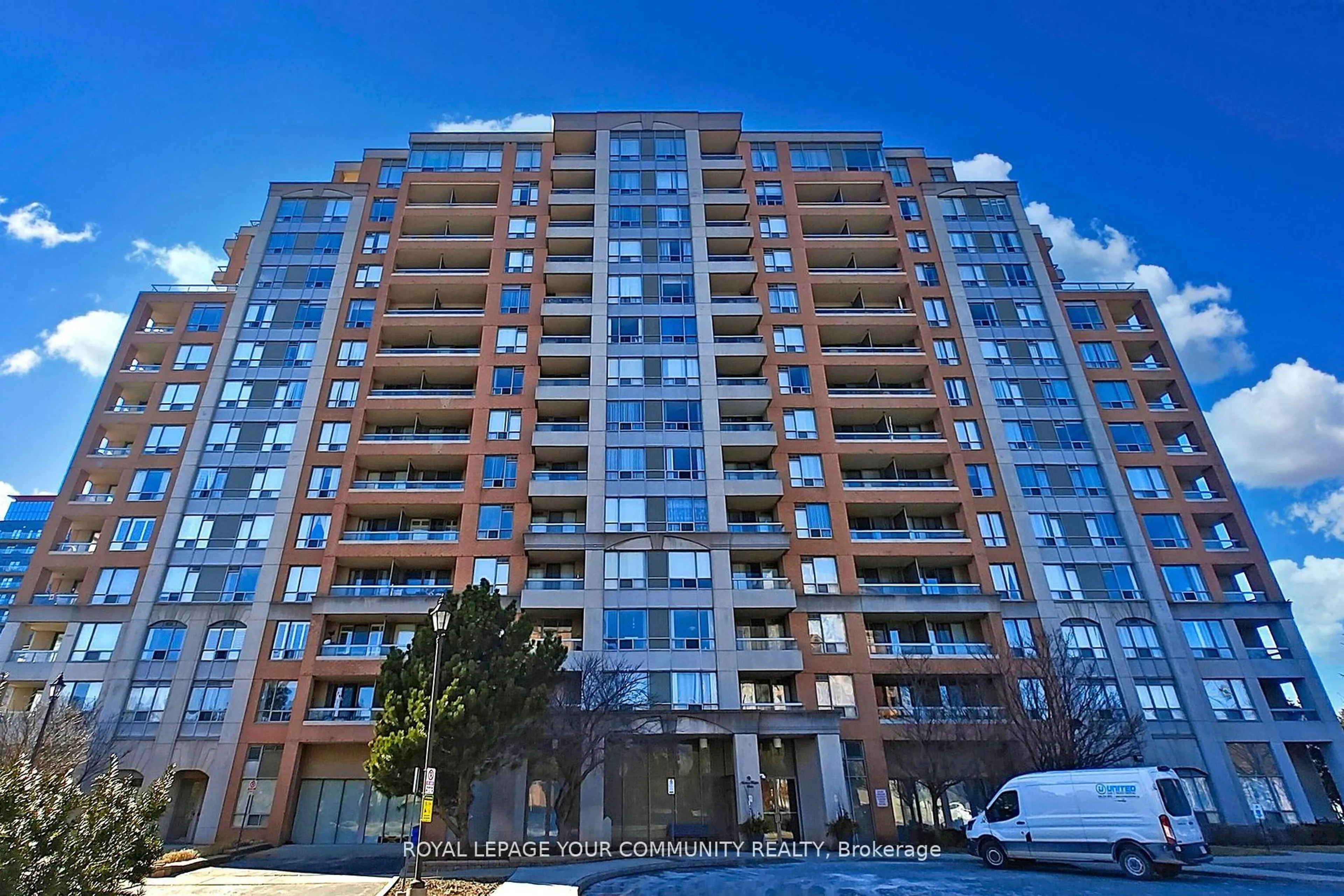 A pic from outside/outdoor area/front of a property/back of a property/a pic from drone, building for 9 Northern Heights Dr #1003, Richmond Hill Ontario L4B 4H5