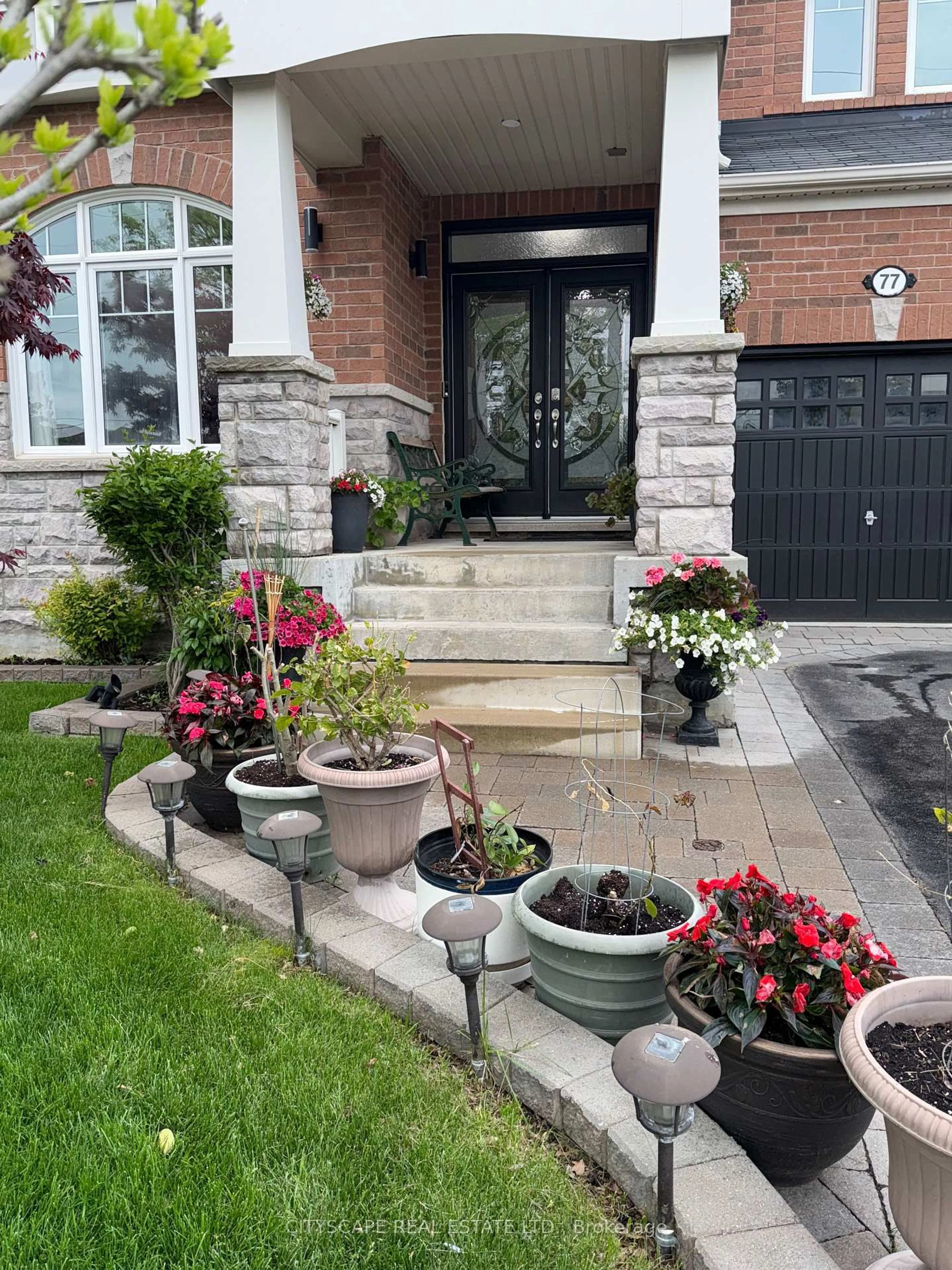 Unknown for 77 Bulmer Cres, Newmarket Ontario L3X 3K1