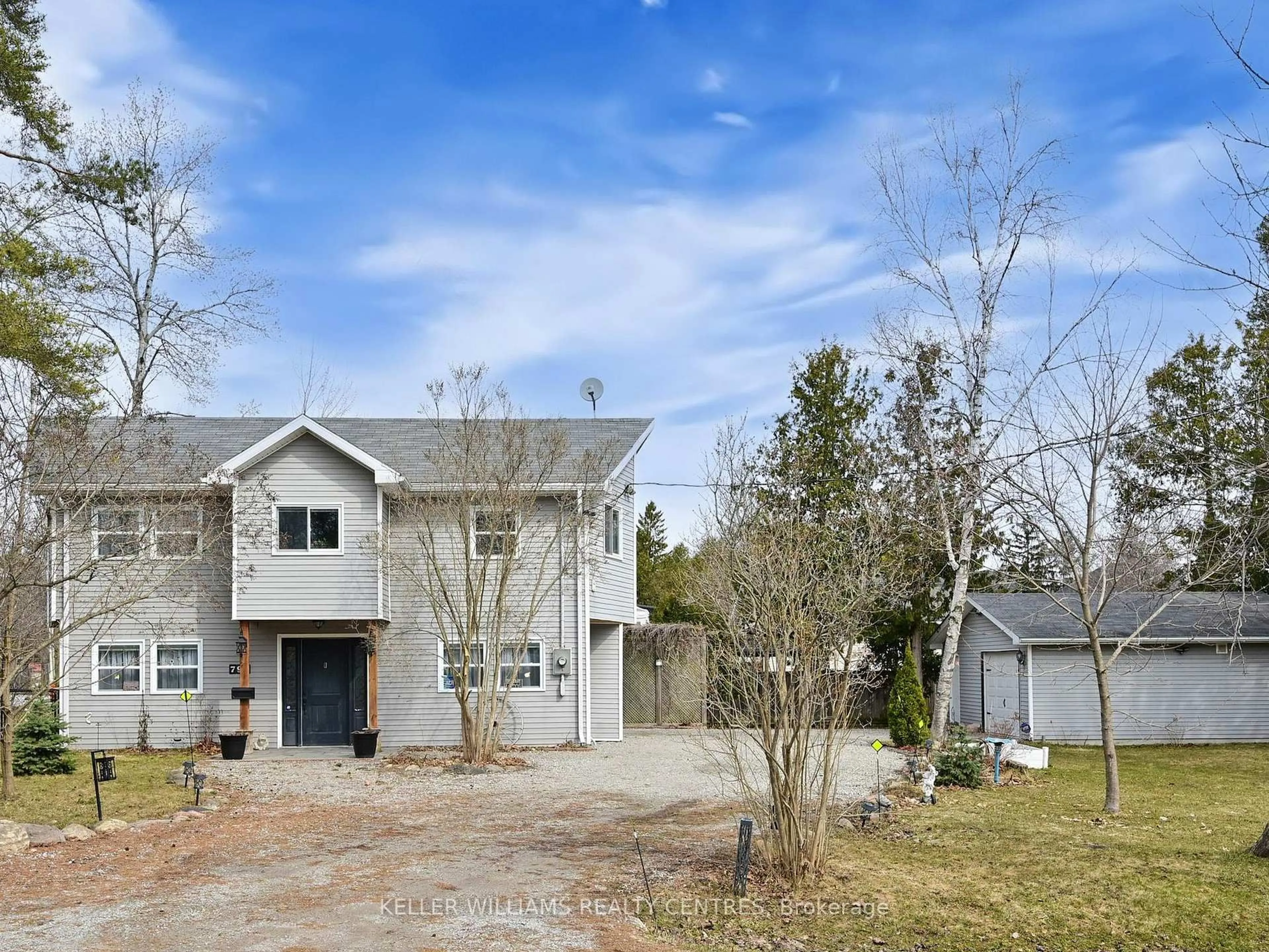 A pic from outside/outdoor area/front of a property/back of a property/a pic from drone, street for 794 Willow Ave, Innisfil Ontario L9S 2E5