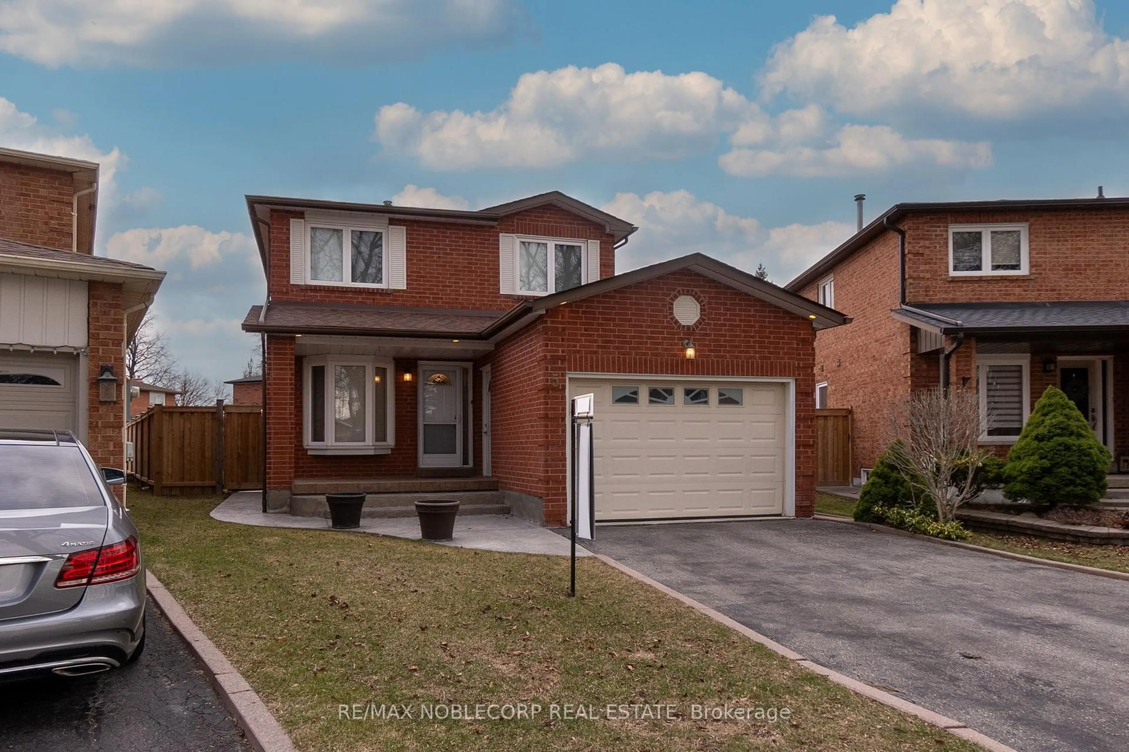 Home with brick exterior material, street for 5 Matt Crt, Vaughan Ontario L6A 1B9