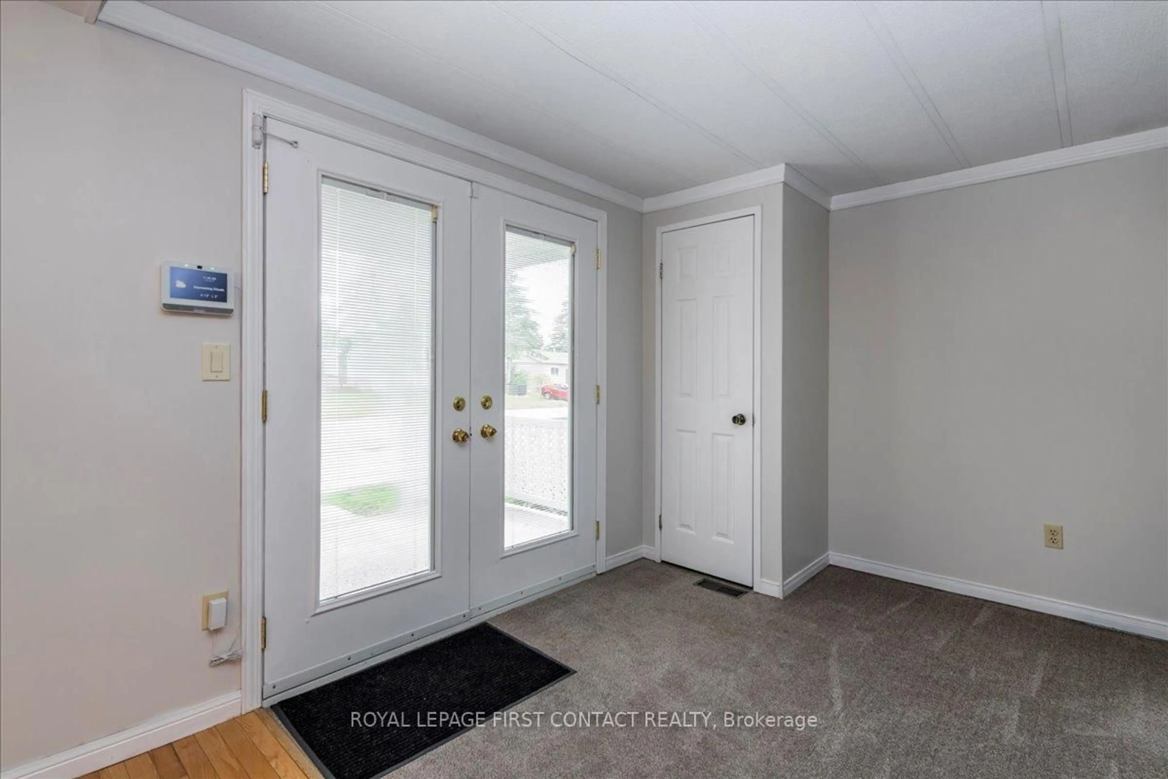 Indoor entryway for 68 Linden Lane, Innisfil Ontario L9S 1P2