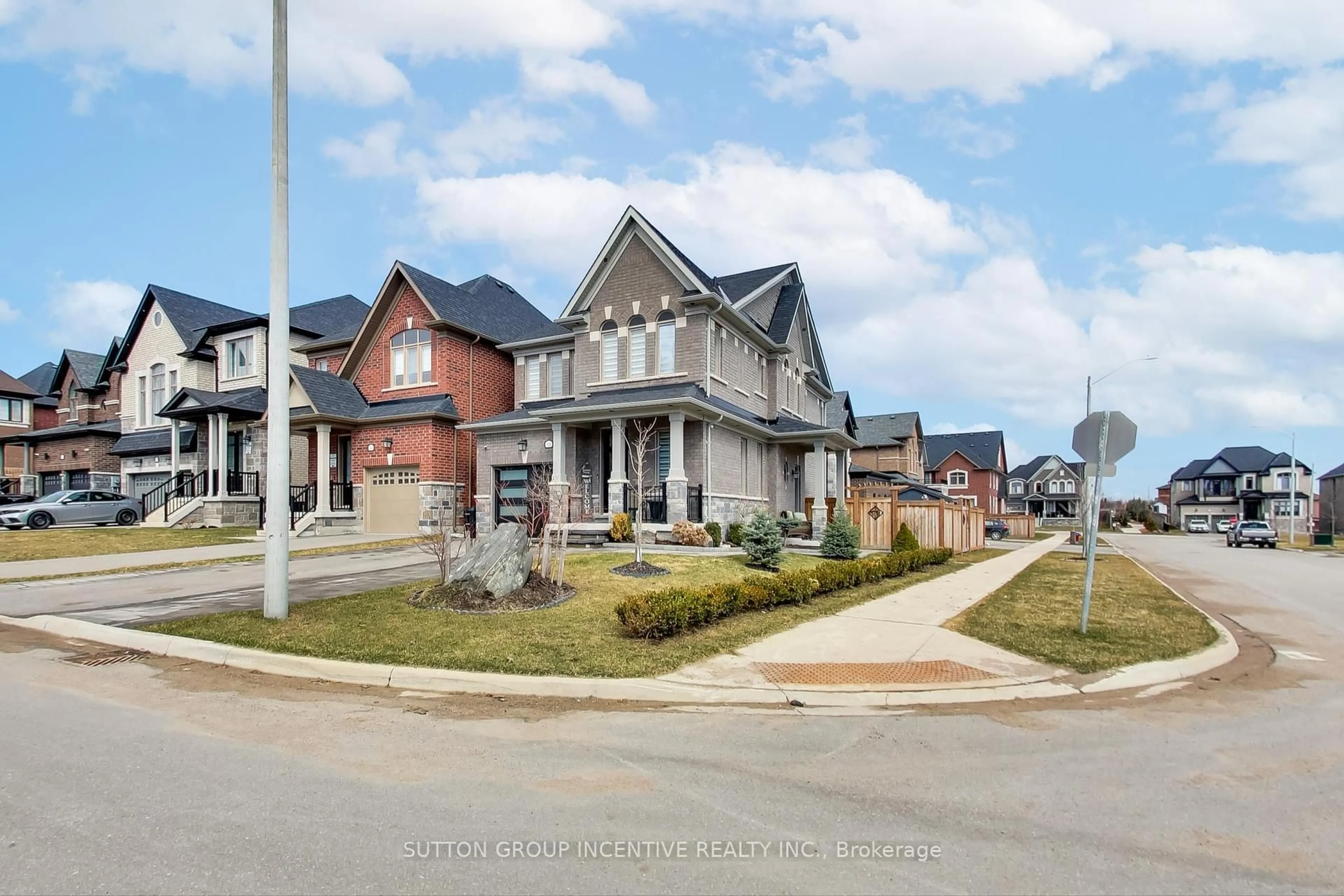 Home with brick exterior material, street for 1400 Blackmore St, Innisfil Ontario L9S 0P2