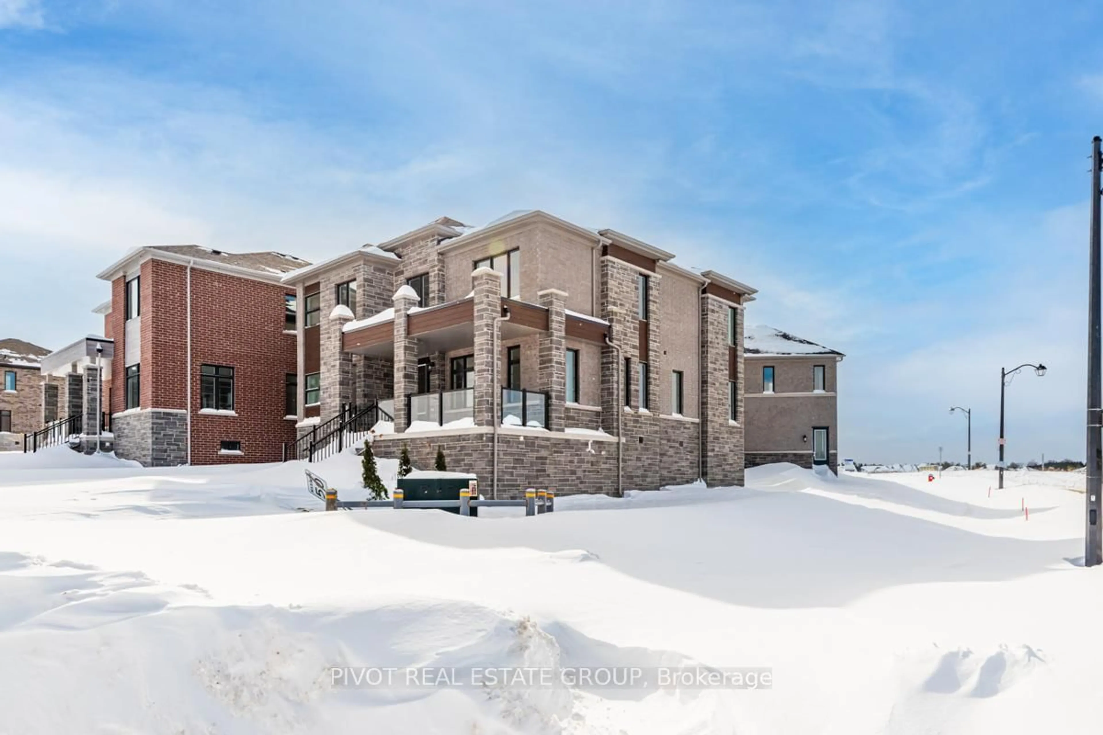 Home with brick exterior material, mountain view for 1 Rowe St, Bradford West Gwillimbury Ontario L3Z 4M9