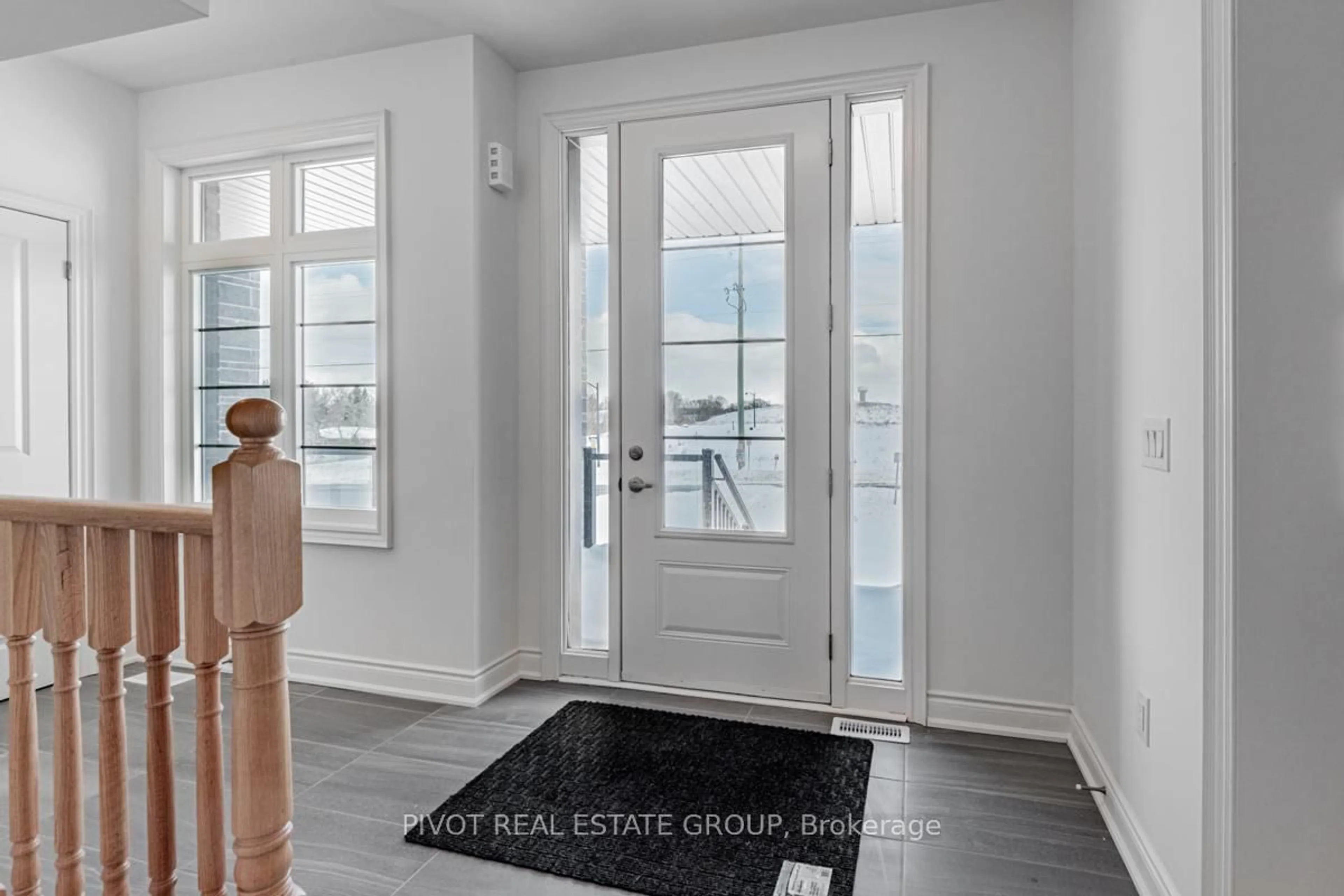 Indoor entryway for 1 Rowe St, Bradford West Gwillimbury Ontario L3Z 4M9