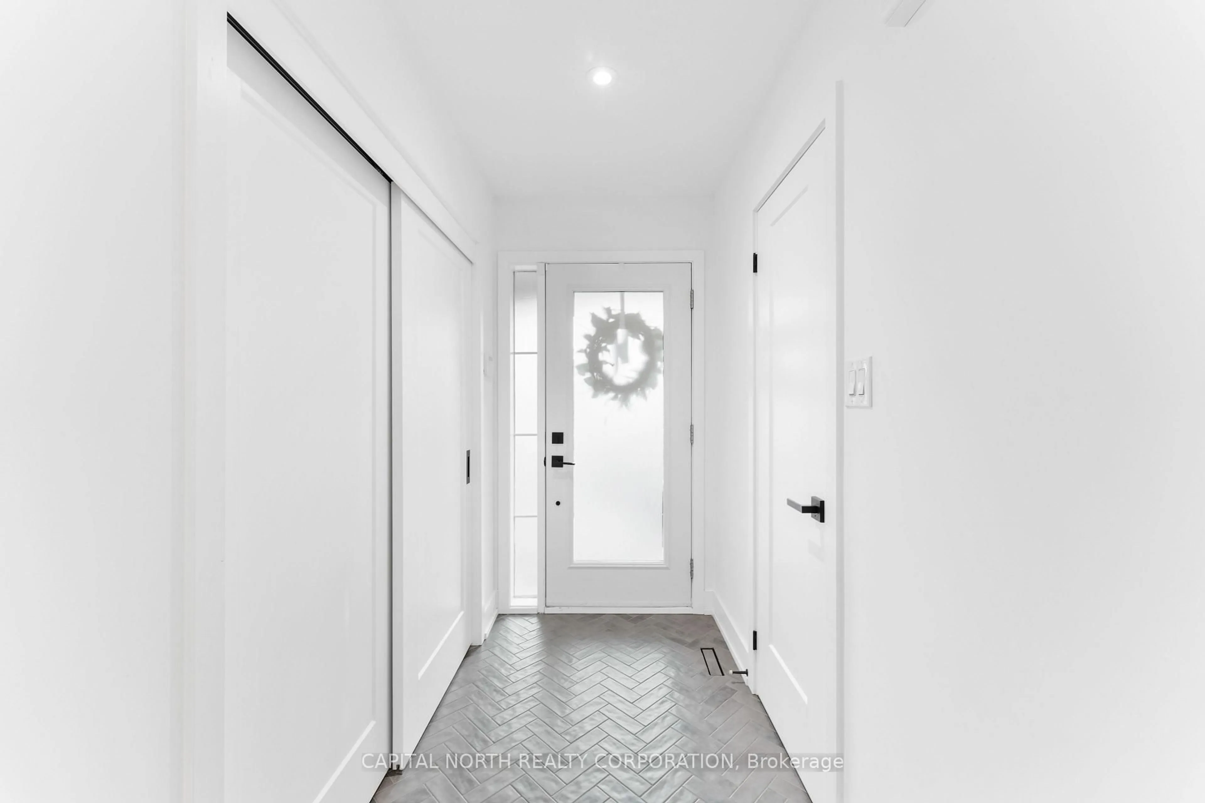 Indoor entryway for 88 Tumbleweed Crt, Vaughan Ontario L4L 8Y6