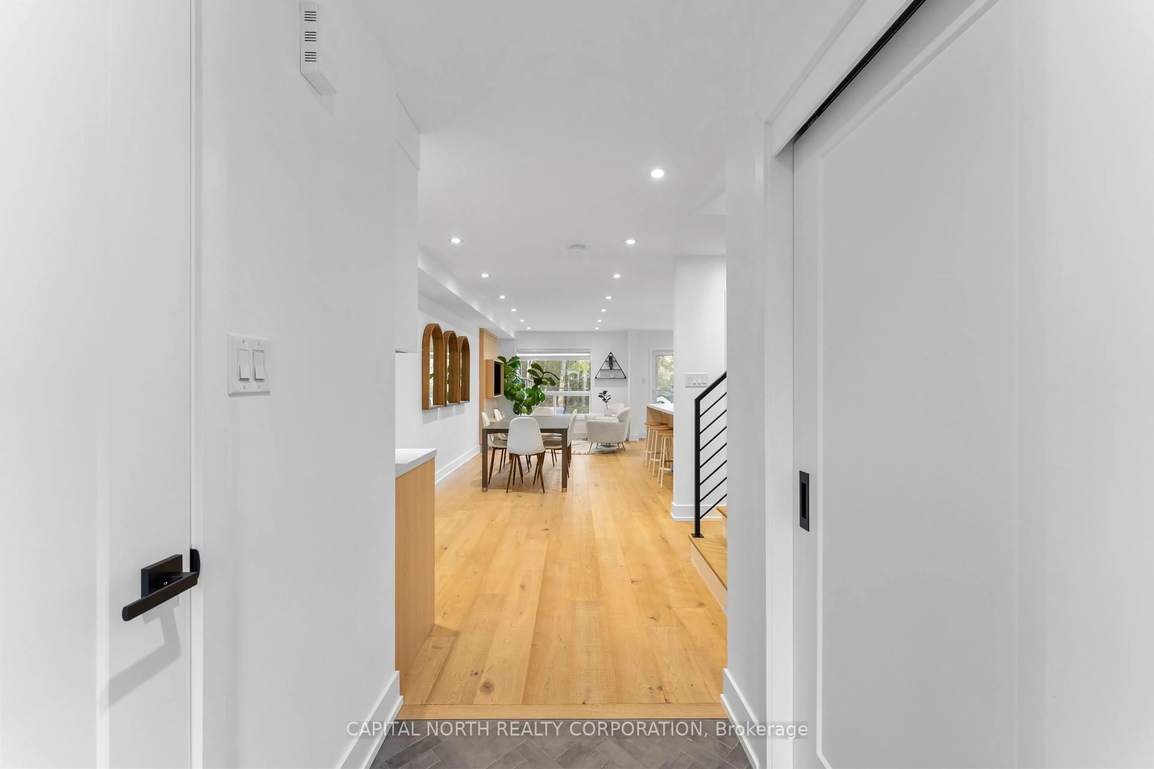 Indoor foyer for 88 Tumbleweed Crt, Vaughan Ontario L4L 8Y6