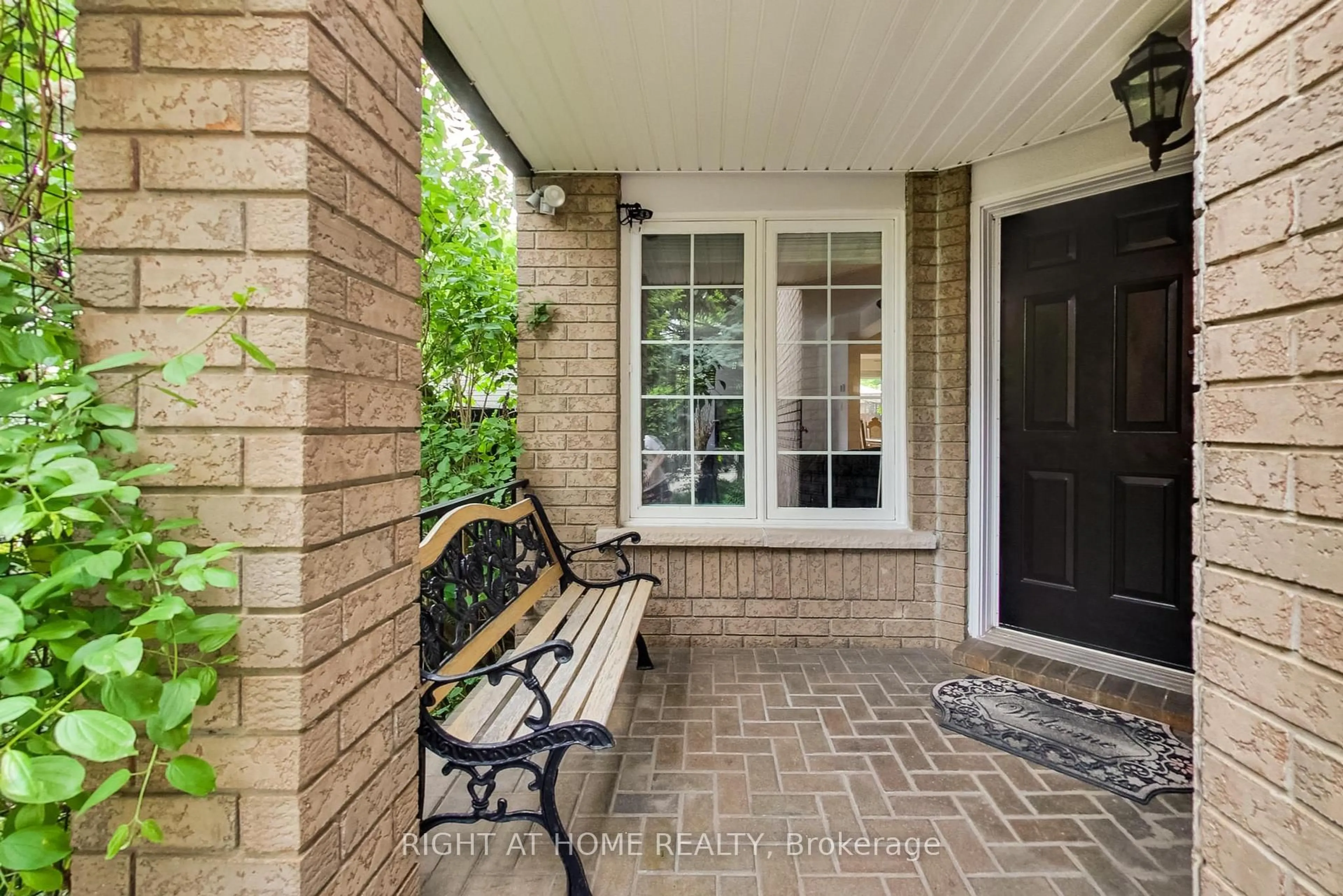 Indoor entryway for 28 Foxtail Rdge, Newmarket Ontario L3X 1Z6