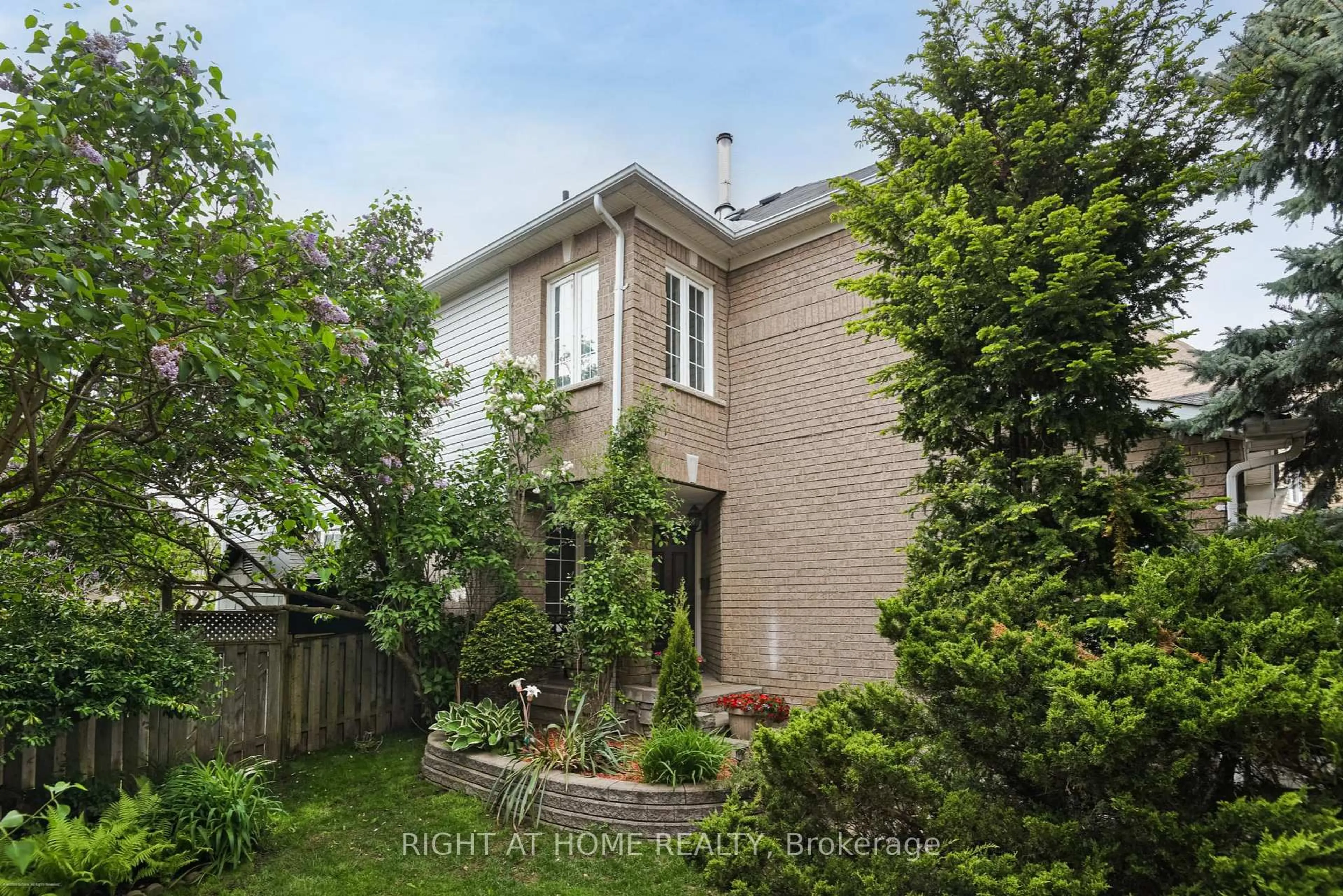 Unknown for 28 Foxtail Rdge, Newmarket Ontario L3X 1Z6