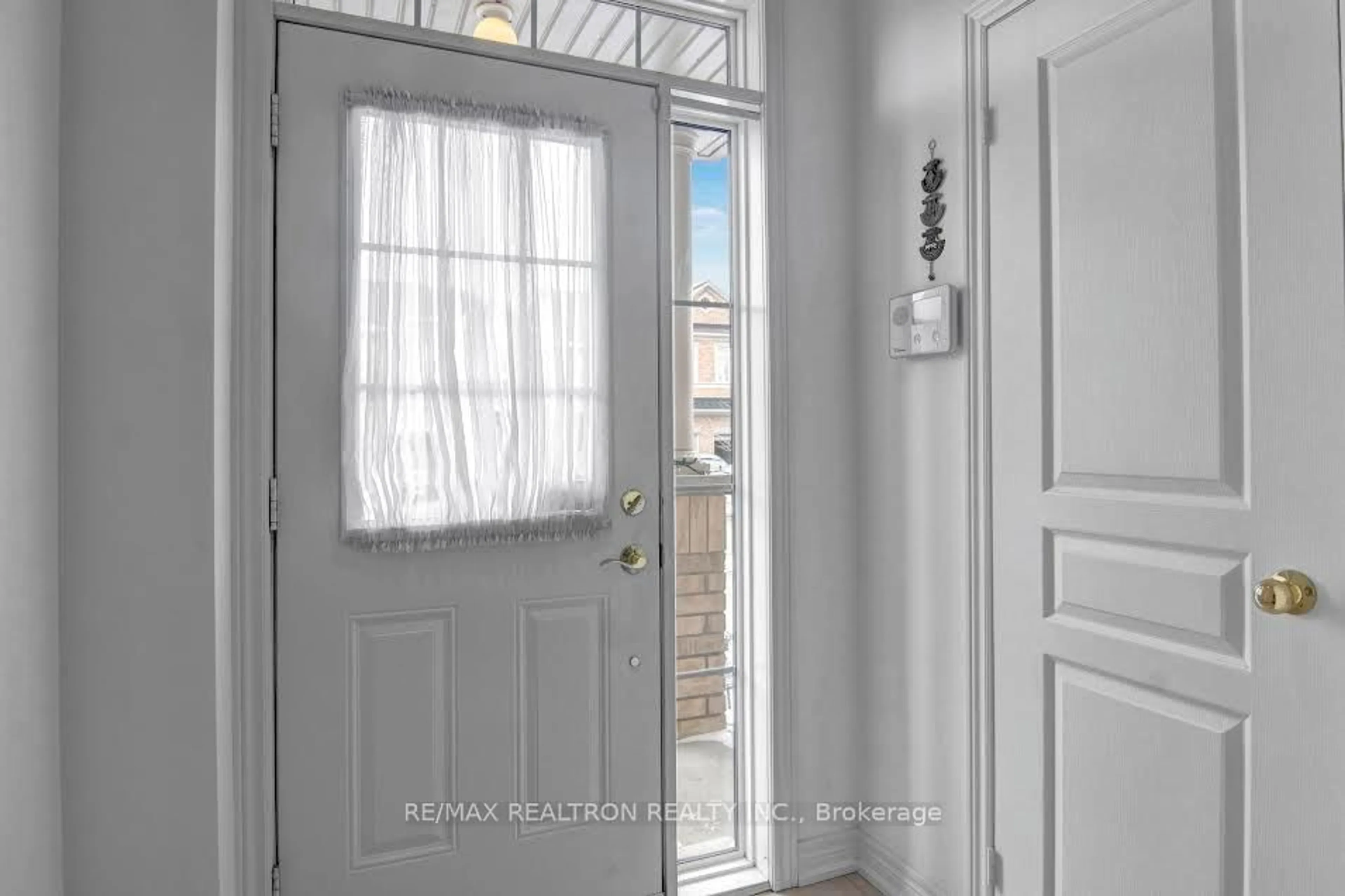 Indoor entryway for 1291 Blencowe Cres, Newmarket Ontario L3X 0C3